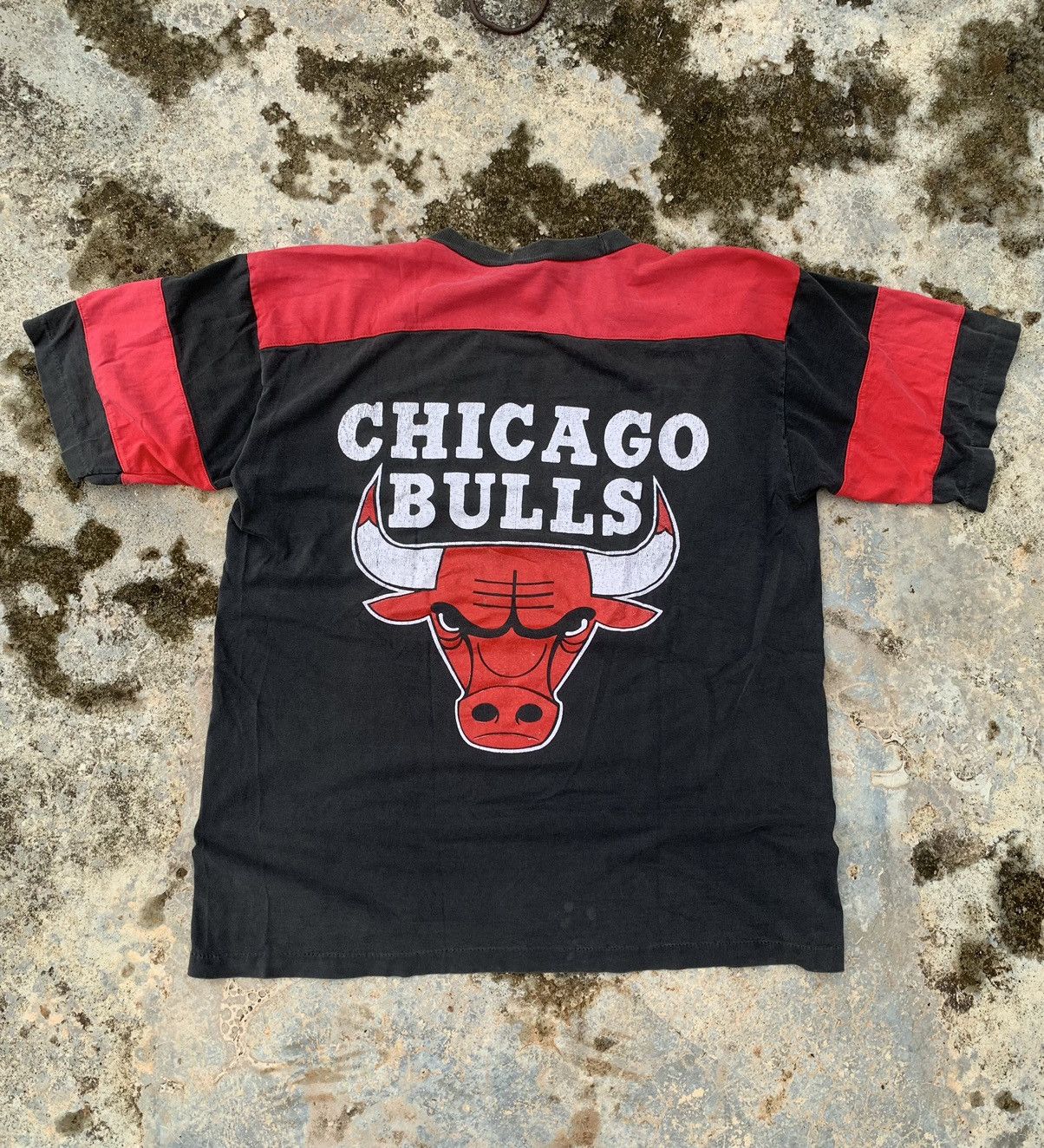 NBA × Vintage Vintage distressed Chicago Bulls Tees Size US L / EU 52-54 / 3 - 3 Thumbnail