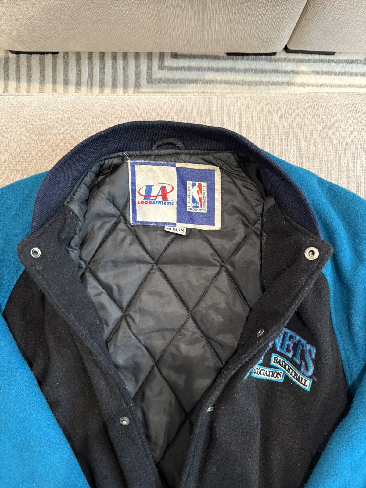 Logo Athletic Crazy Official NBA Vintage Charlotte Hornets Bomber Size US M / EU 48-50 / 2 - 4 Thumbnail