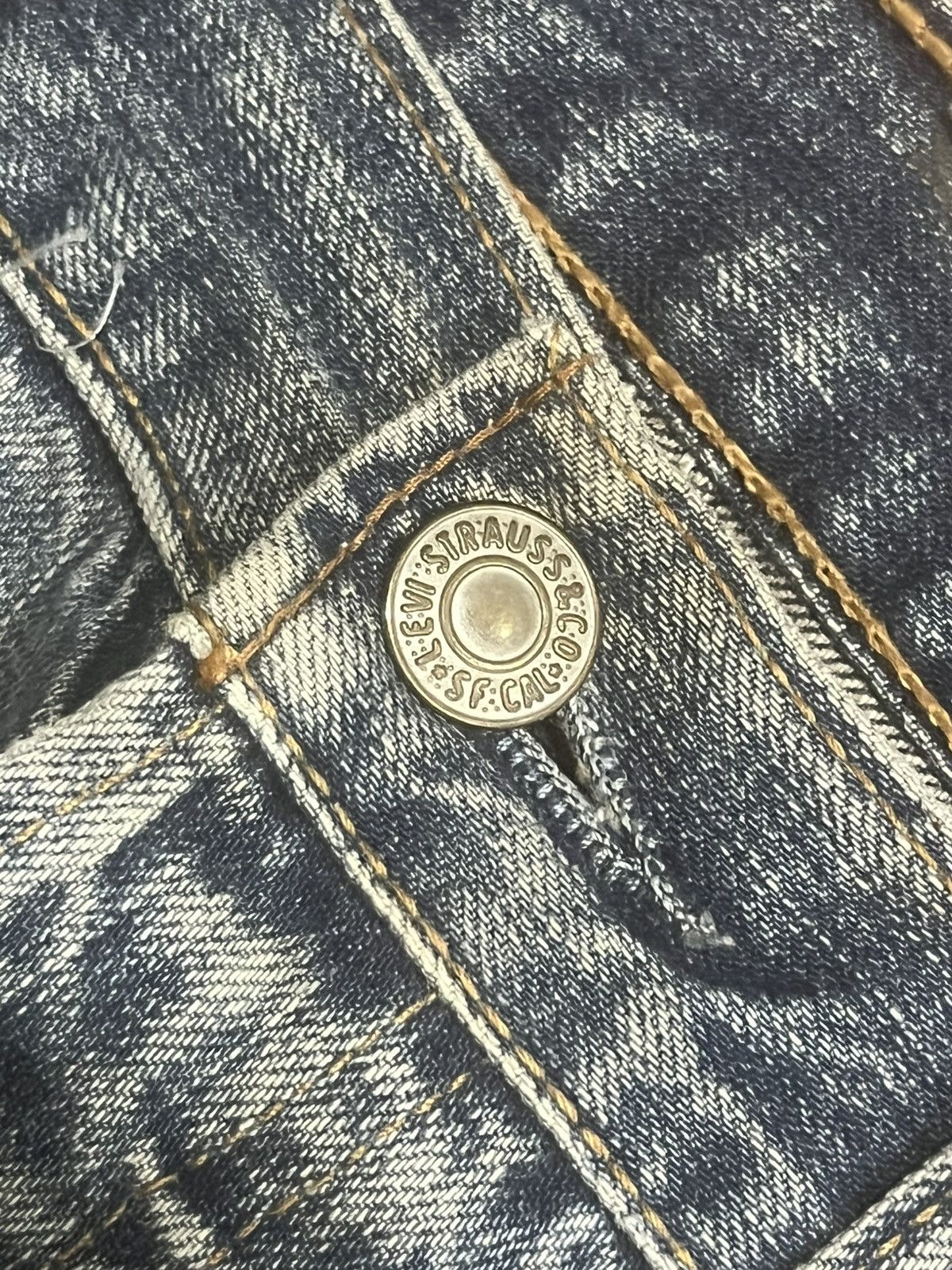 Levi's Vintage Y2K Levi’s 501 Blue Faded Distressed Classic Jeans Size US 32 / EU 48 - 5 Thumbnail
