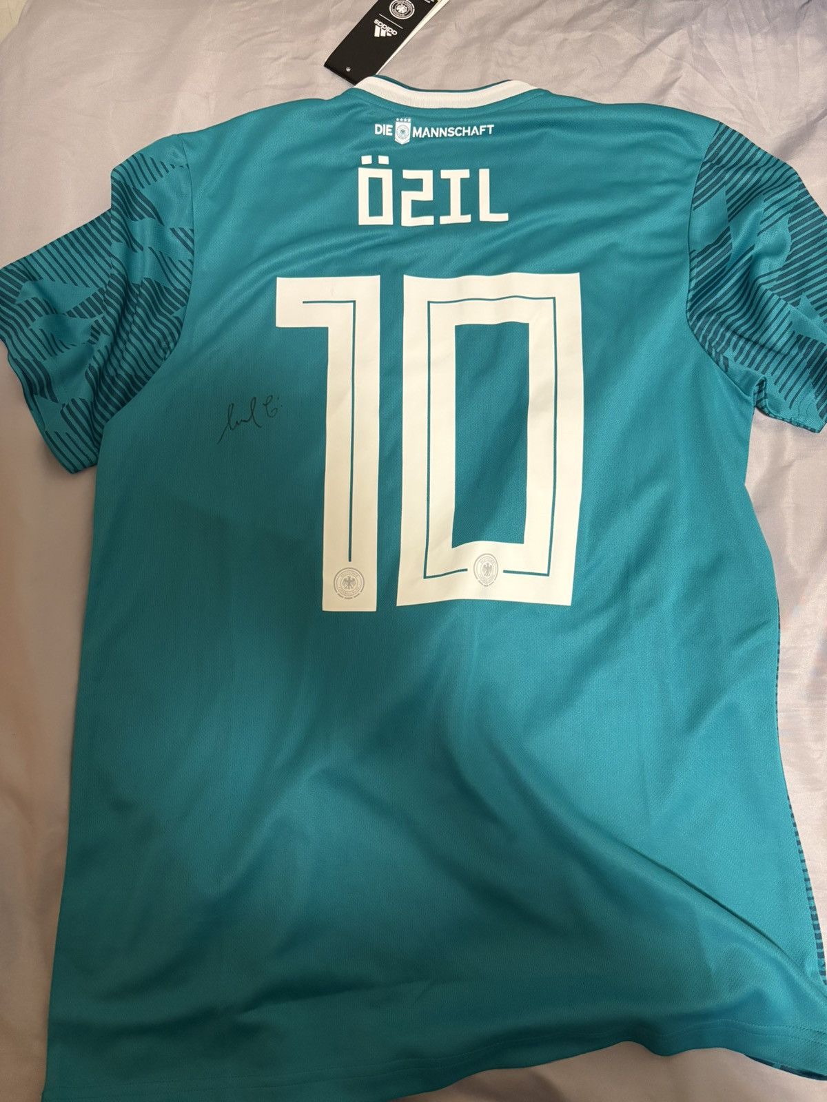 Adidas Germany 2018 away signed ozil shirt with autograph Size US M / EU 48-50 / 2 - 2 Thumbnail