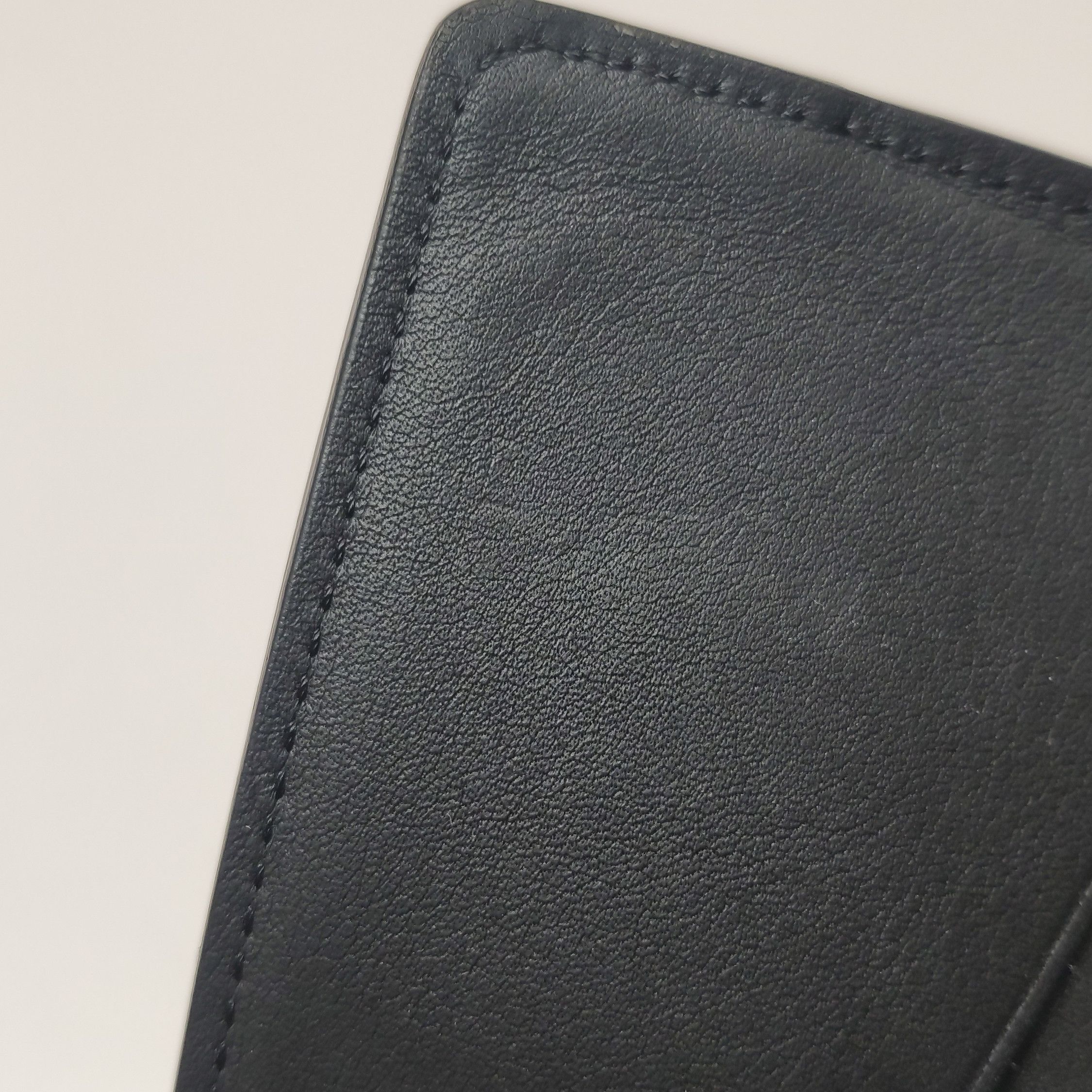 Louis Vuitton Louis Vuitton (LV) Cowhide Solid Color Letter Logo Card Hol Size ONE SIZE - 7 Thumbnail
