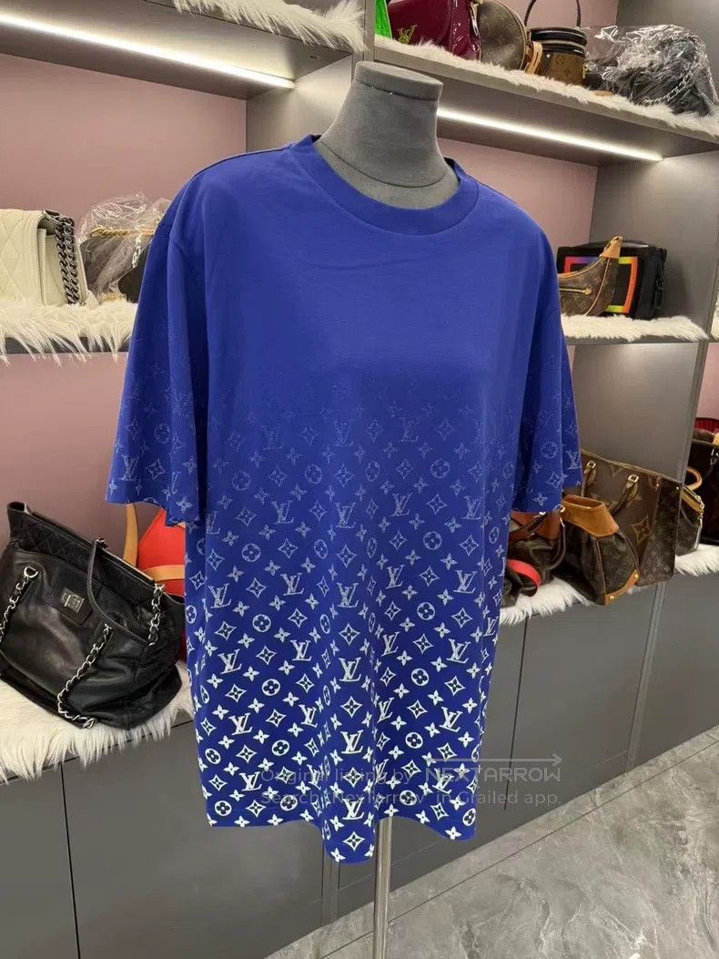 Louis Vuitton Louis Vuitton Blue gradient full logo half-sleeve T-shirt Size US XXL / EU 58 / 5 - 6 Thumbnail