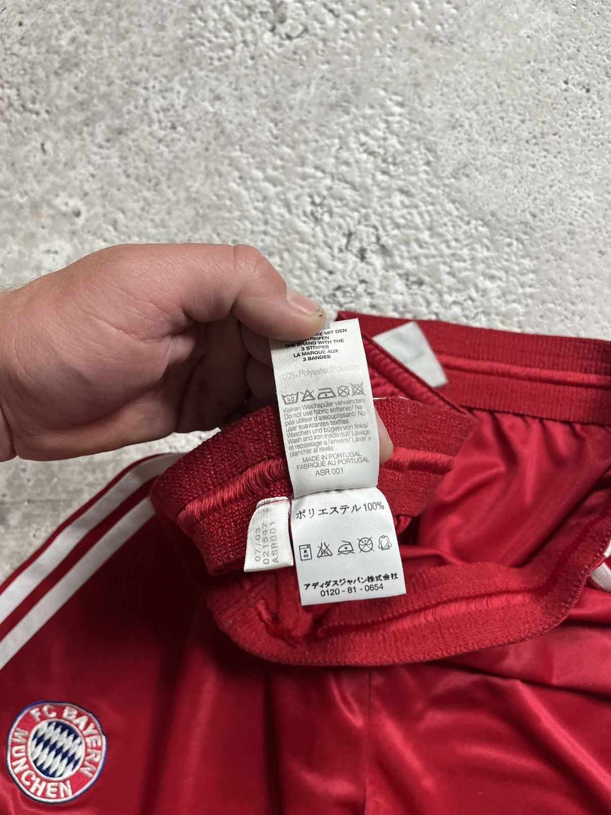 Adidas × Vintage Adidas Bayern Munich Red Football Shorts M Made in Portugal Size US 32 / EU 48 - 9 Thumbnail