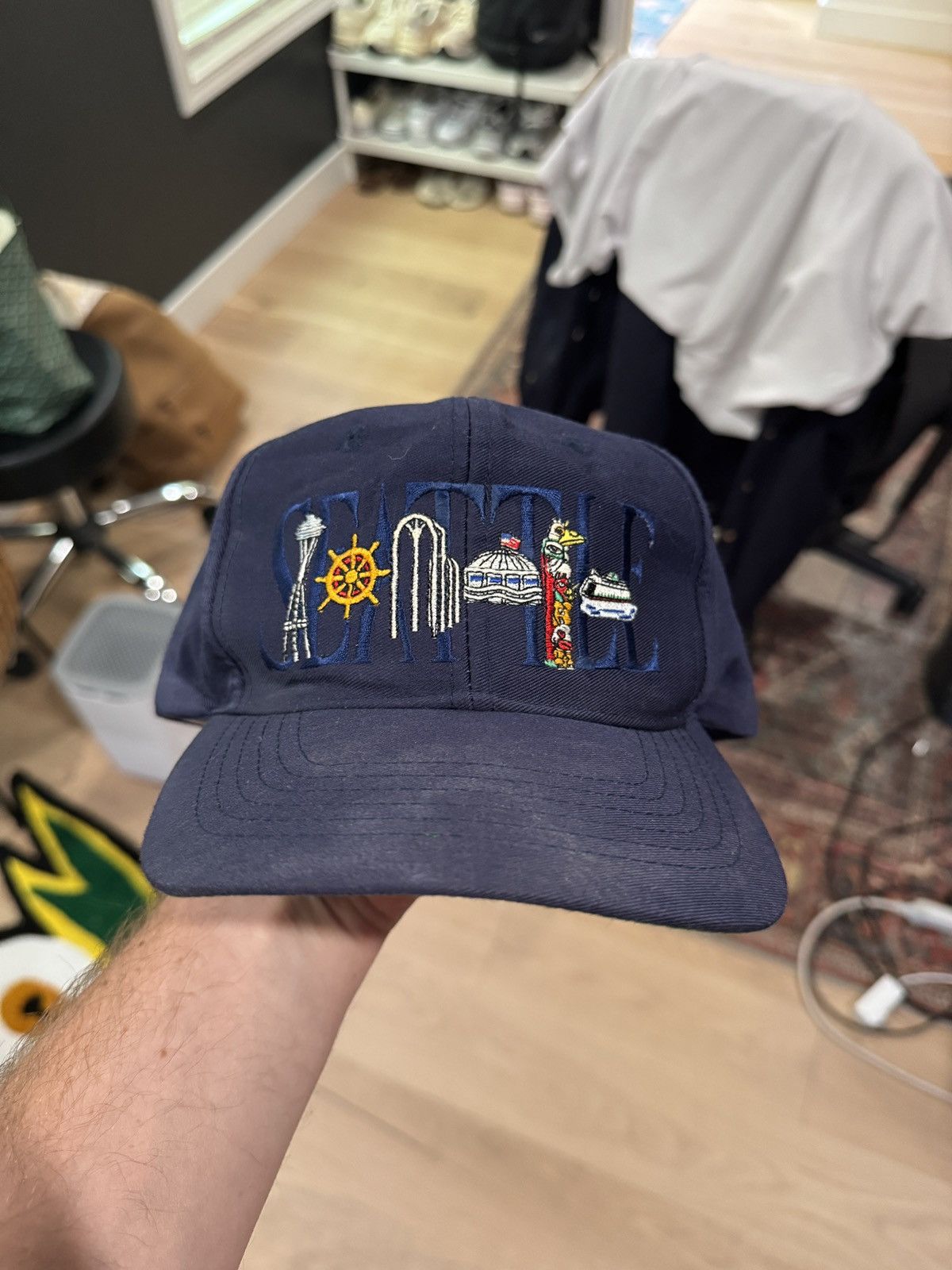 Vintage VINTAGE Seattle Landmarks Embroidered Snapback Hat in Blue Size ONE SIZE - 1 Thumbnail