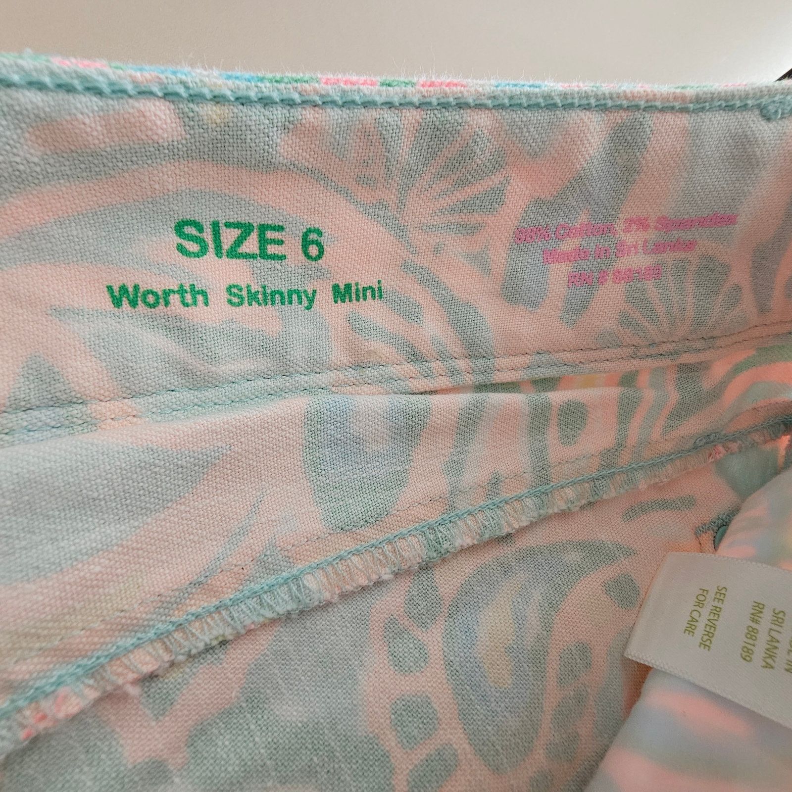 Lilly Pulitzer EUC Lilly Pulitzer Worth Skinny Mini Floral Print Jeans 6 Size 28" / US 6 / IT 42 - 8 Thumbnail