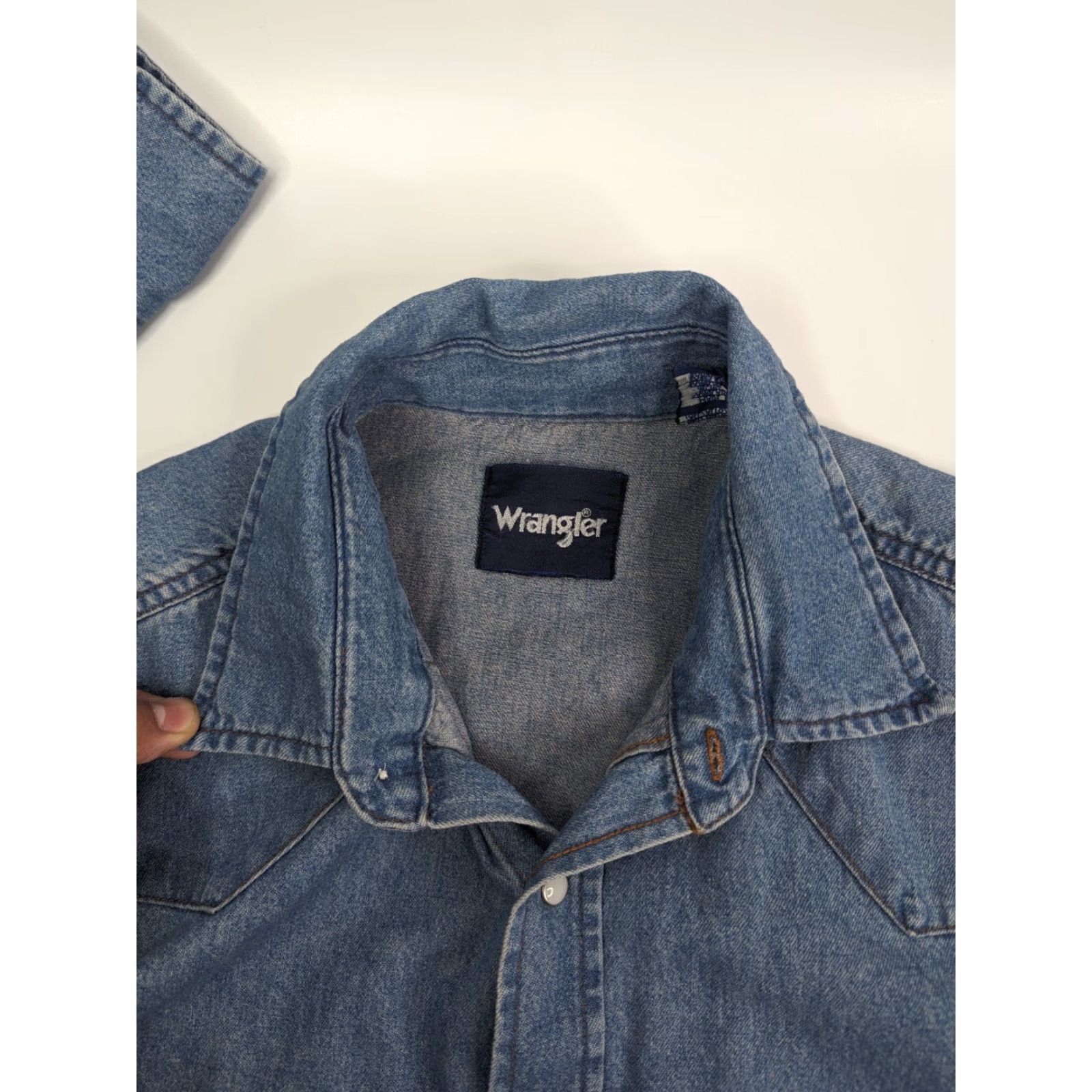 Wrangler Wrangler Men's XLT Cowboy Cut Stone Wash Denim Pearl Snap Work Shirt 70127SW Blue Long Sleeve Cotton Denim Pearl Snap Western Mens XLT 70127SW Size US XL / EU 56 / 4 - 6 Thumbnail
