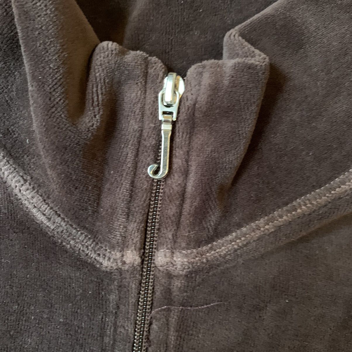 Juicy Couture × Vintage Vintage Y2K Juicy Couture Brown Velour Full-Zip Sweatshirt Size M / US 6-8 / IT 42-44 - 3 Thumbnail