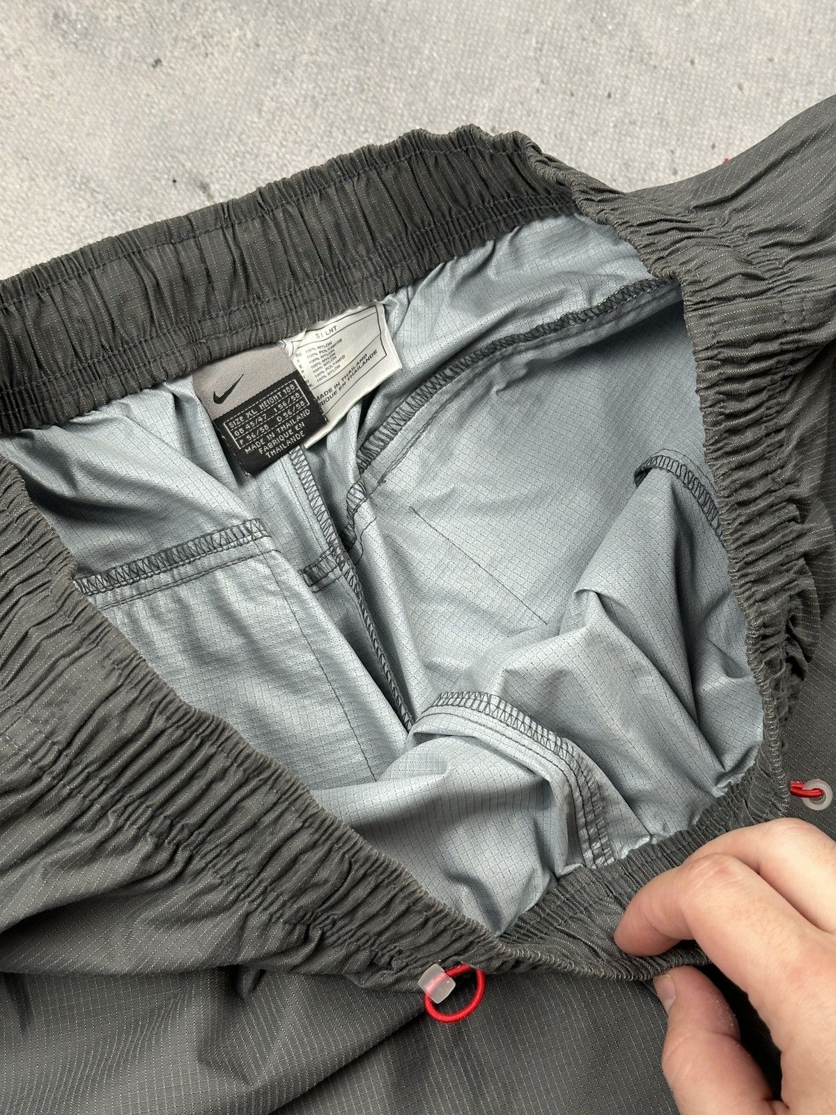 Nike Vintage Nike Ripstop Nylon Shorts TN Gray Red Swoosh 90s Y2K Size US 34 / EU 50 - 6 Thumbnail