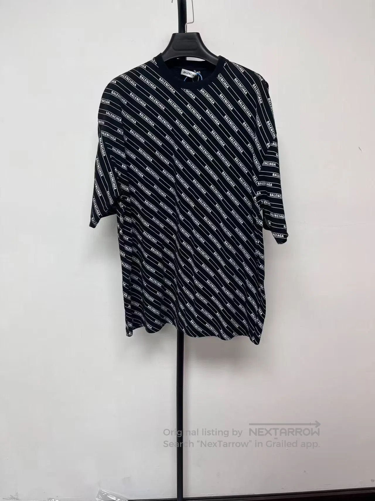Balenciaga Balenciaga Men's Logo Print Round Neck T-Shirt. Size US S / EU 44-46 / 1 - 1 Thumbnail