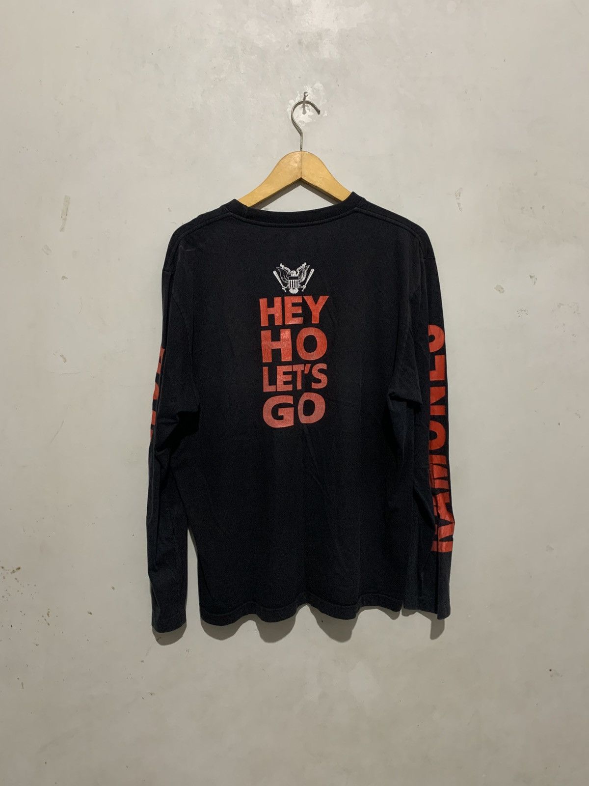 Other Crewneck Long Sleeve Ramones Big Logo Hey Ho USA Vintage Size US L / EU 52-54 / 3 - 7 Thumbnail