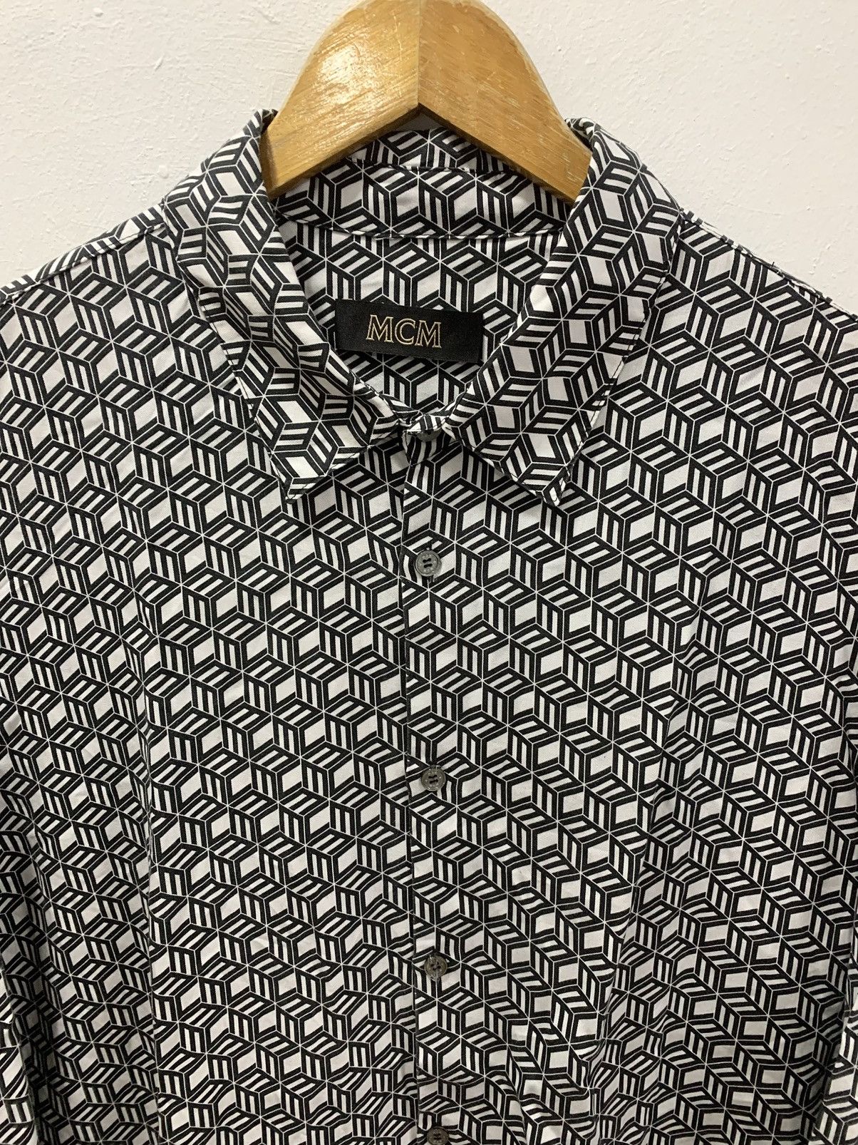 MCM MCM CUBIC MONOGRAM BUTTON-UP L/S SHIRT Size US M / EU 48-50 / 2 - 3 Thumbnail