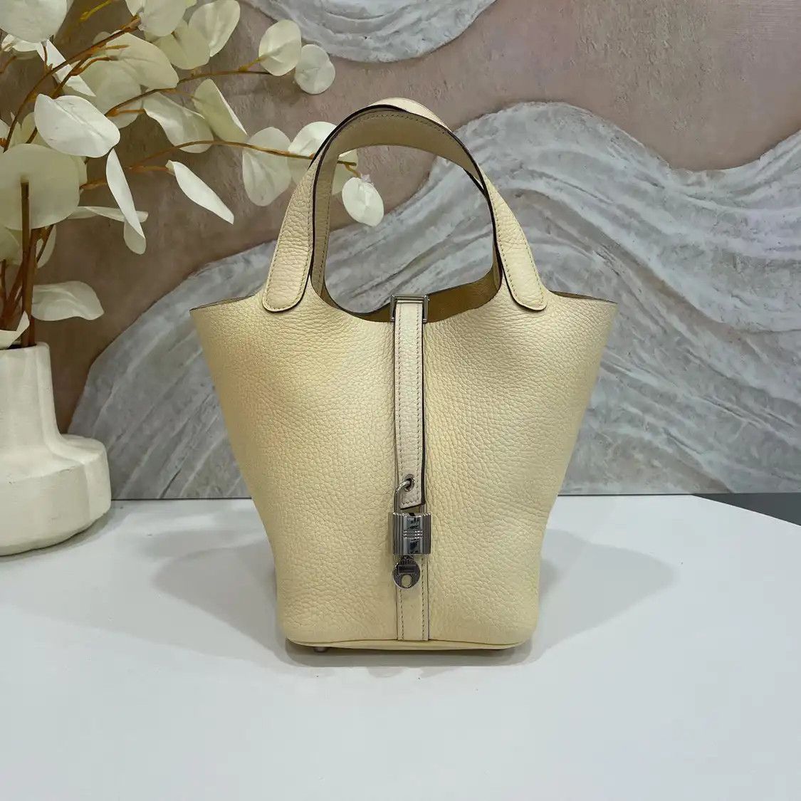 Hermes Hermes Picotin Lock 18 Craie Clemence cowhide leather picotin handbag silver har Size ONE SIZE - 1 Thumbnail
