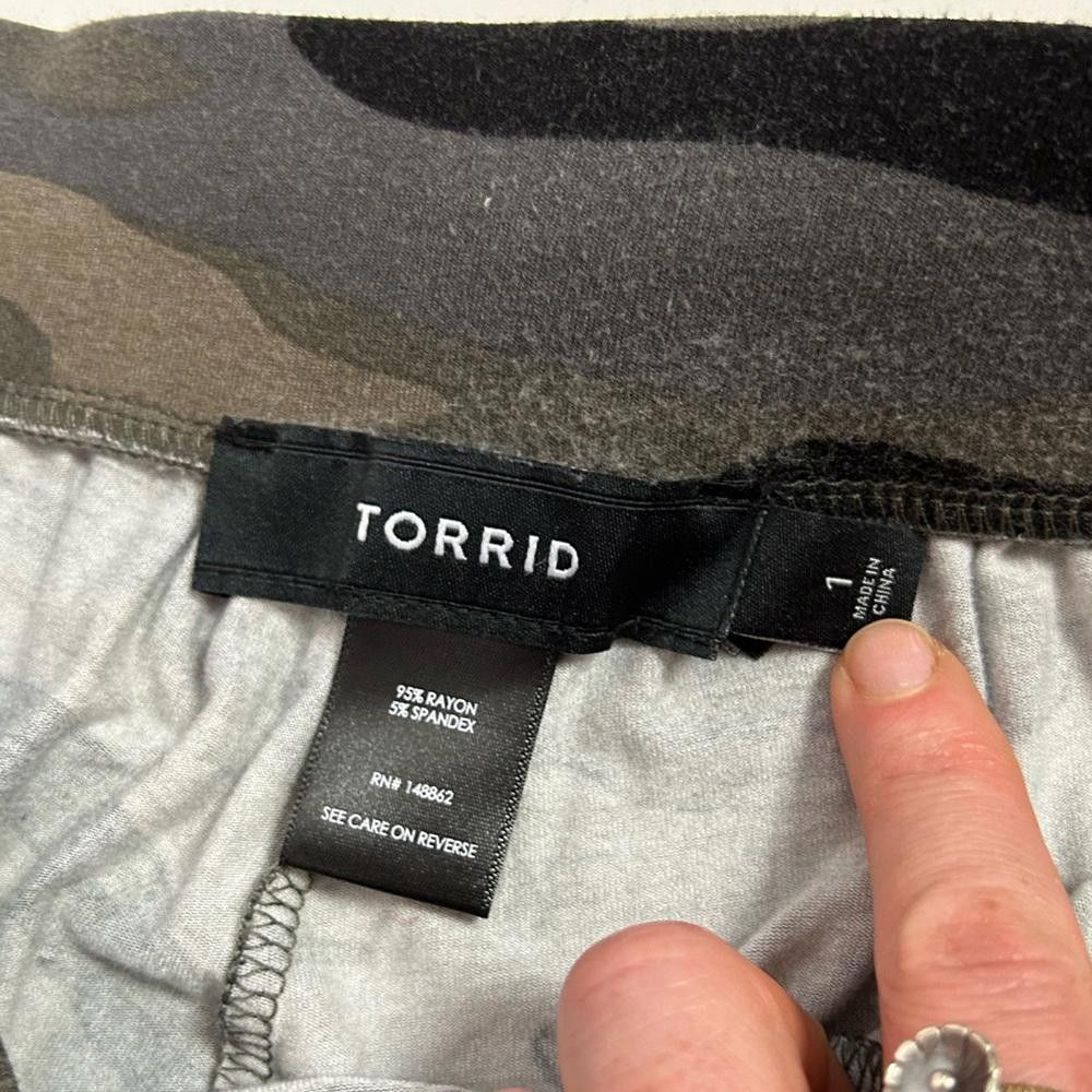 Torrid Torrid l Camo Super Soft Culotte Pants 1X Size 40" / US 18 - 8 Thumbnail
