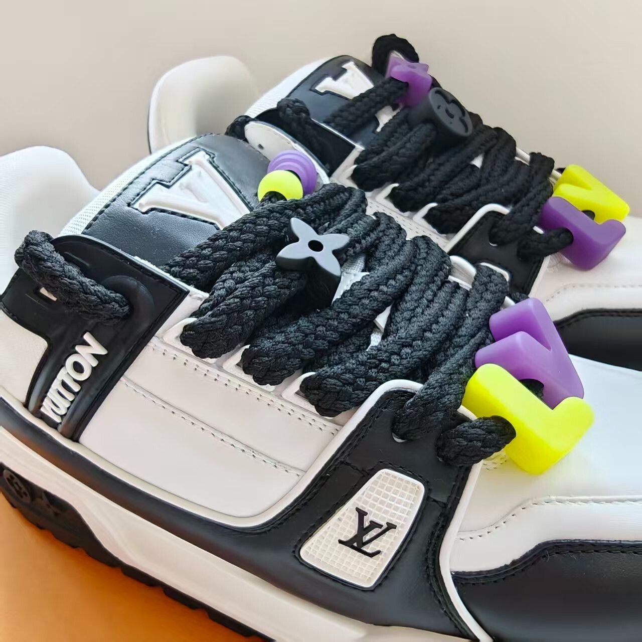 Louis Vuitton Louis Vuitton Trainer Black White 42.5 Size US 9.5 / EU 42-43 - 1 Thumbnail
