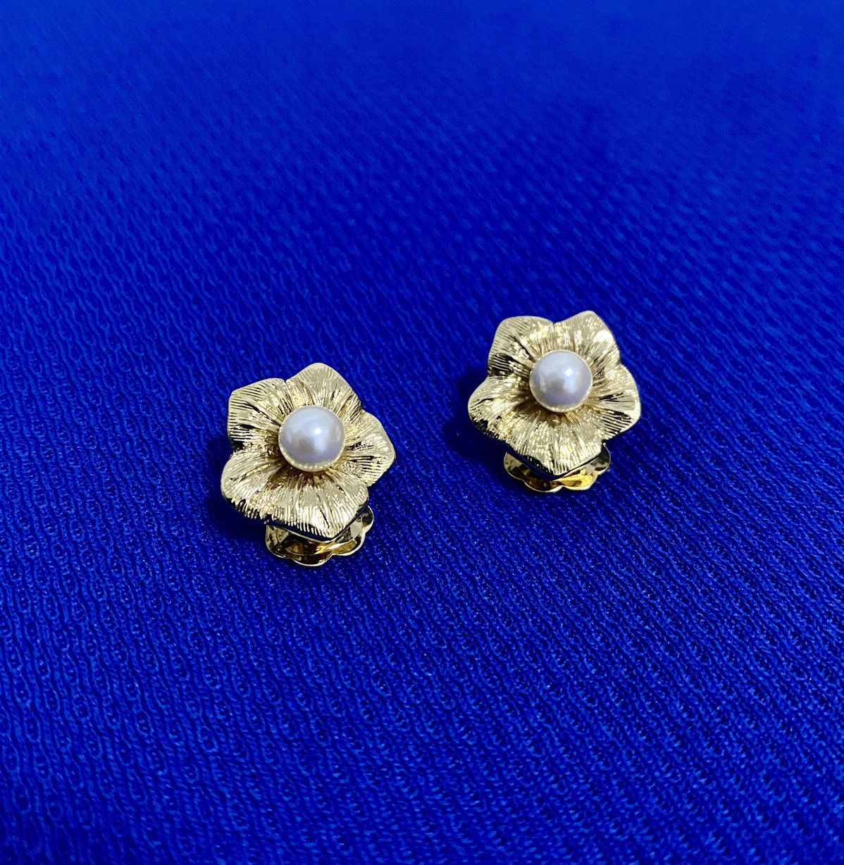 Dior Christian Dior Gold Flowers Earrings Size ONE SIZE - 1 Thumbnail