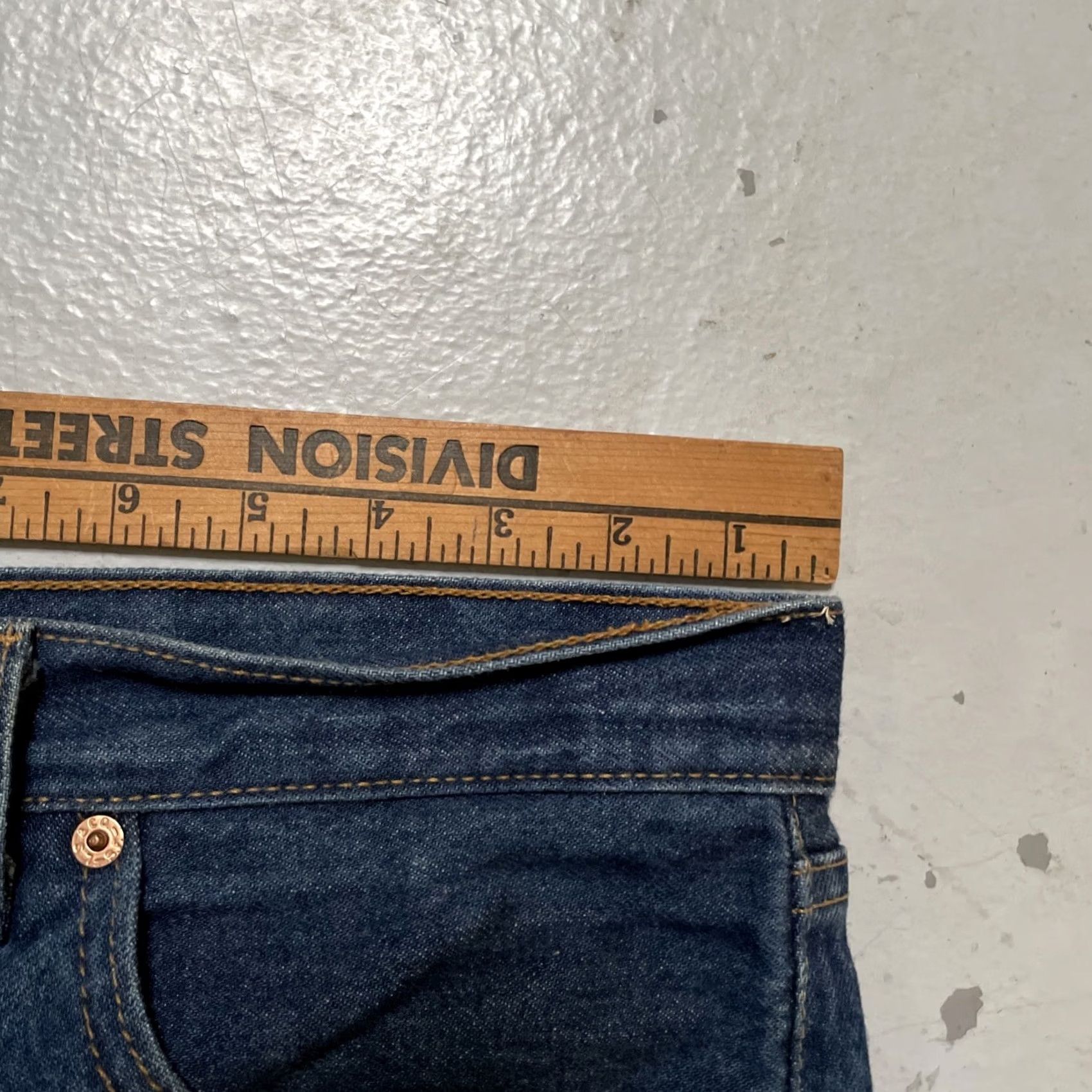 Levi's Item Specifications: Fabric Wash: Light Size US 38 / EU 54 - 6 Thumbnail
