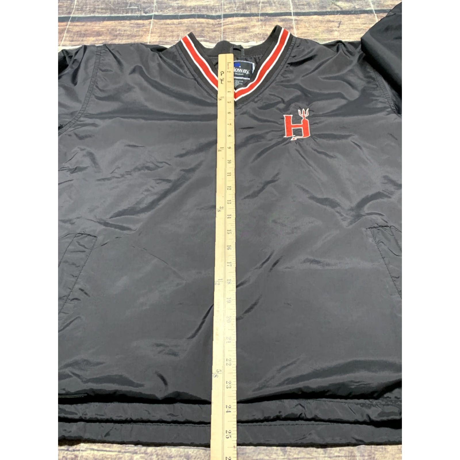 Holloway Holloway Pullover Jacket V-Neck Size Medium Black 2 Pockets Front Logo Jacket/Coat Length Short Mens Size US M / EU 48-50 / 2 - 6 Thumbnail