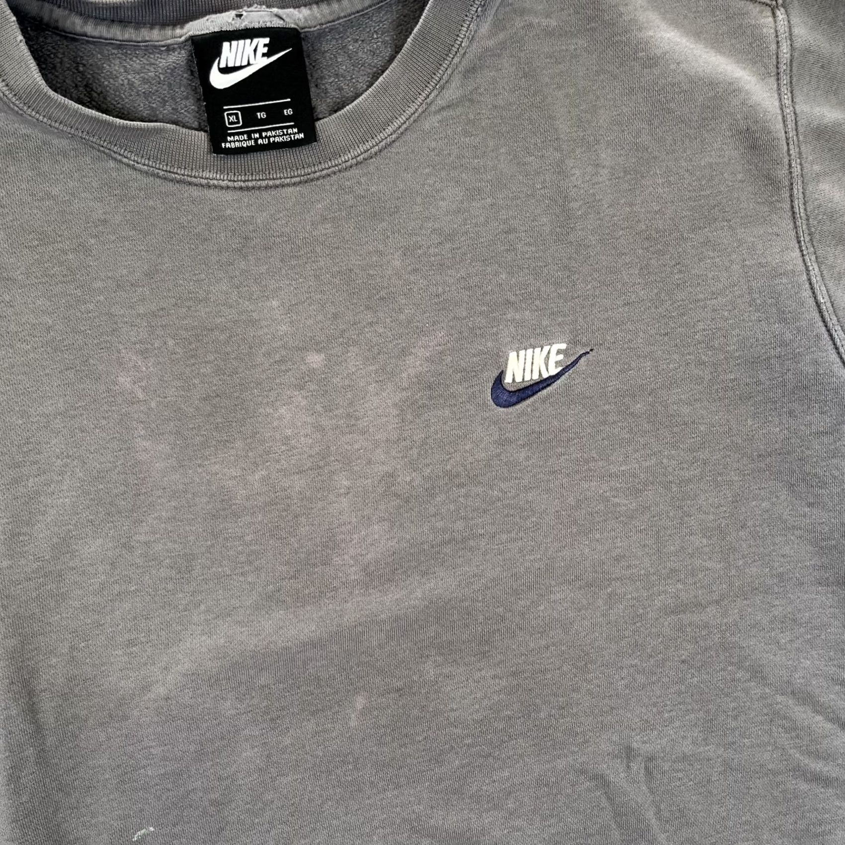 Nike VINTAGE Nike Sweatshirt Crewneck XL Gray Embroidered 90s Sports USA Men Size US XL / EU 56 / 4 - 7 Thumbnail