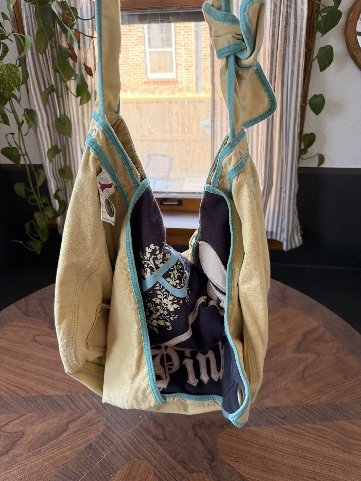 Victoria's Secret Vintage x Y2K Victoria Secret Messenger Bag Size ONE SIZE - 4 Thumbnail