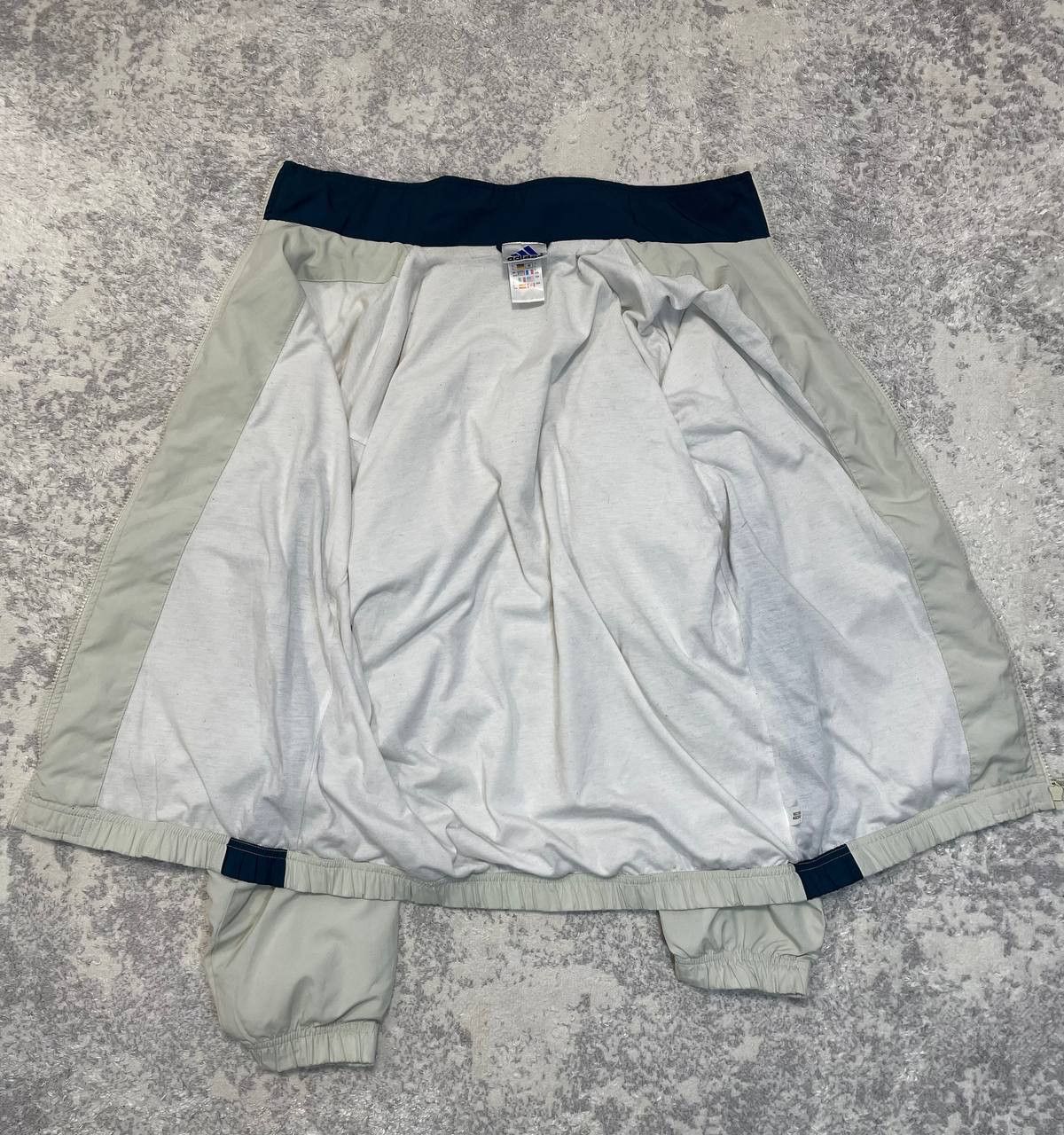 Adidas Vintage Adidas Windbreaker Jacket Y2K Full Zip Retro Sport Size US L / EU 52-54 / 3 - 15 Thumbnail