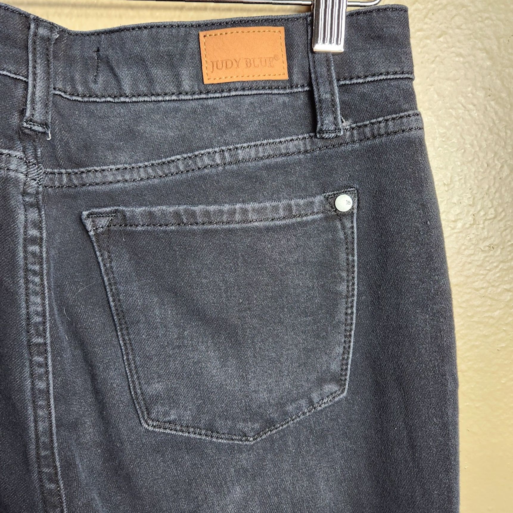 Vintage **Judy Blue Women's Black Faded Midrise Skinny Jeans** User: **Judy Blue Women's Black Faded Midrise Skinny Jeans** Size 27" / US 4 / IT 40 - 6 Thumbnail