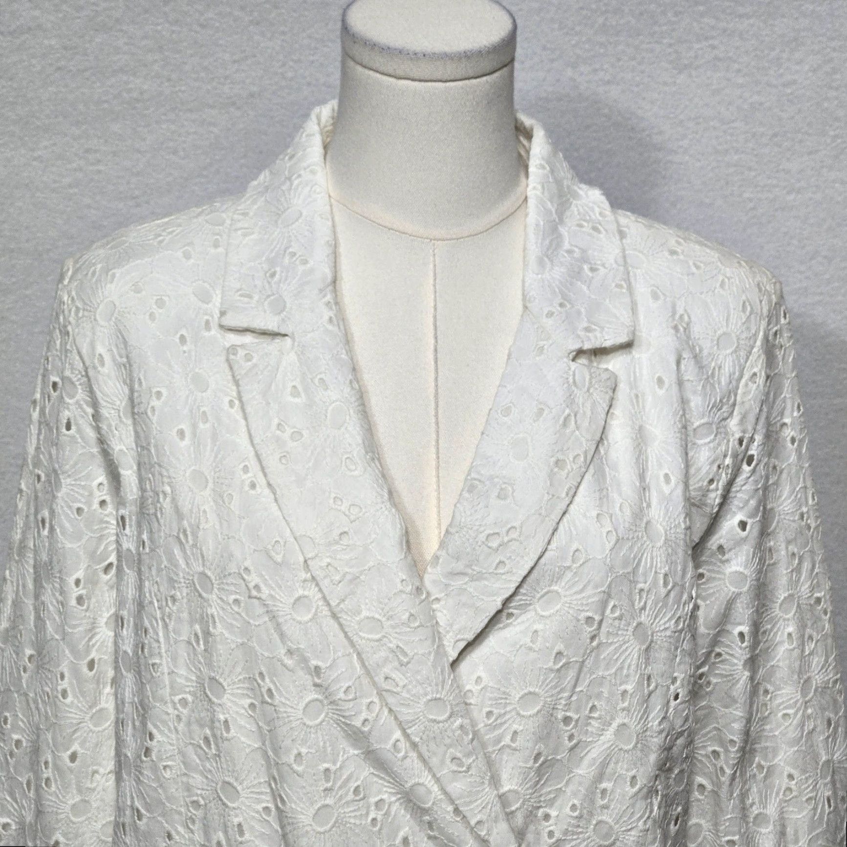 Doublet Versona Blazer Womens Large White Eyelet Embroidered Double Breasted Gold Button Size L / US 10 / IT 46 - 4 Thumbnail