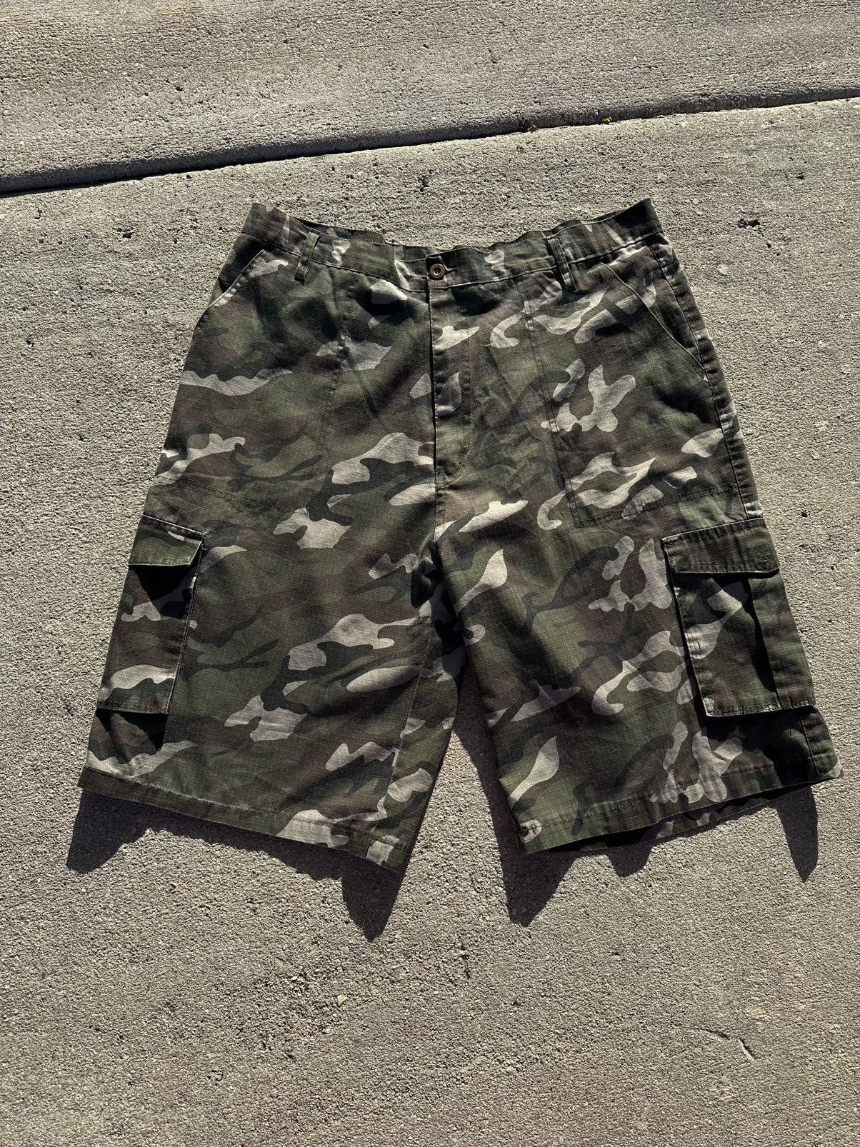 Vintage Vintage camo shorts Size US 38 / EU 54 - 2 Thumbnail