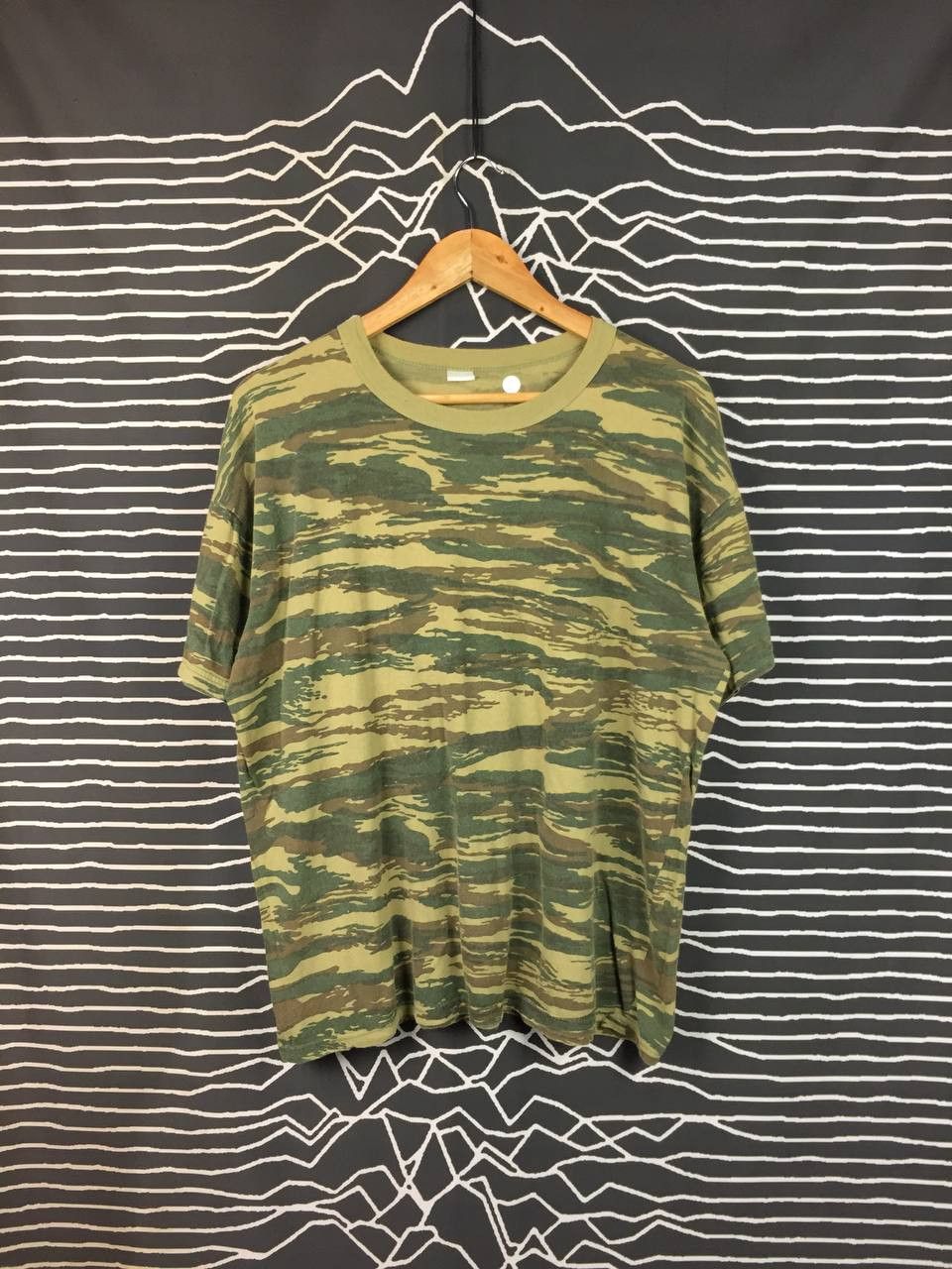 Vintage Vtg Tiger Stripe Camouflage Military Style Boxy Fit Tee Size US XL / EU 56 / 4 - 2 Thumbnail