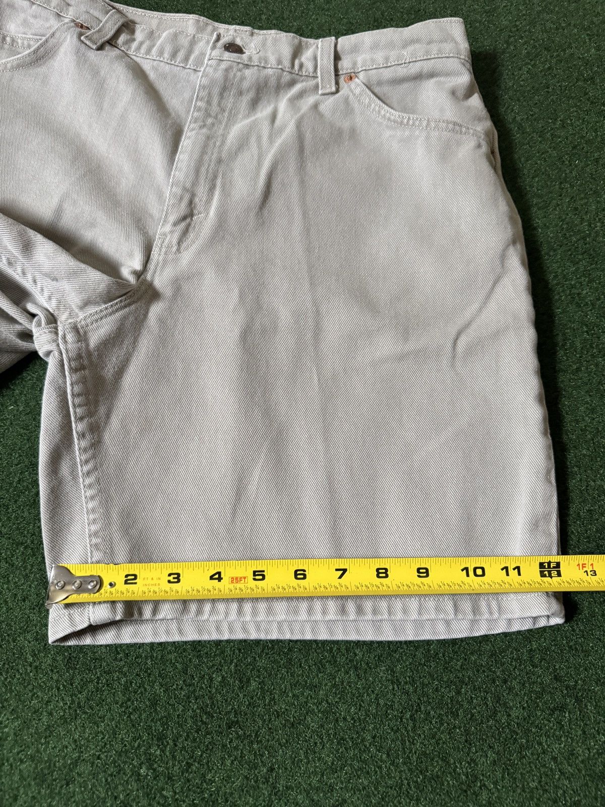 Levi's Vintage Clothing × Vintage Vintage 90s Levi’s Jorts 550 Relaxed 9” Biege Cream Shorts Size US 32 / EU 48 - 6 Thumbnail