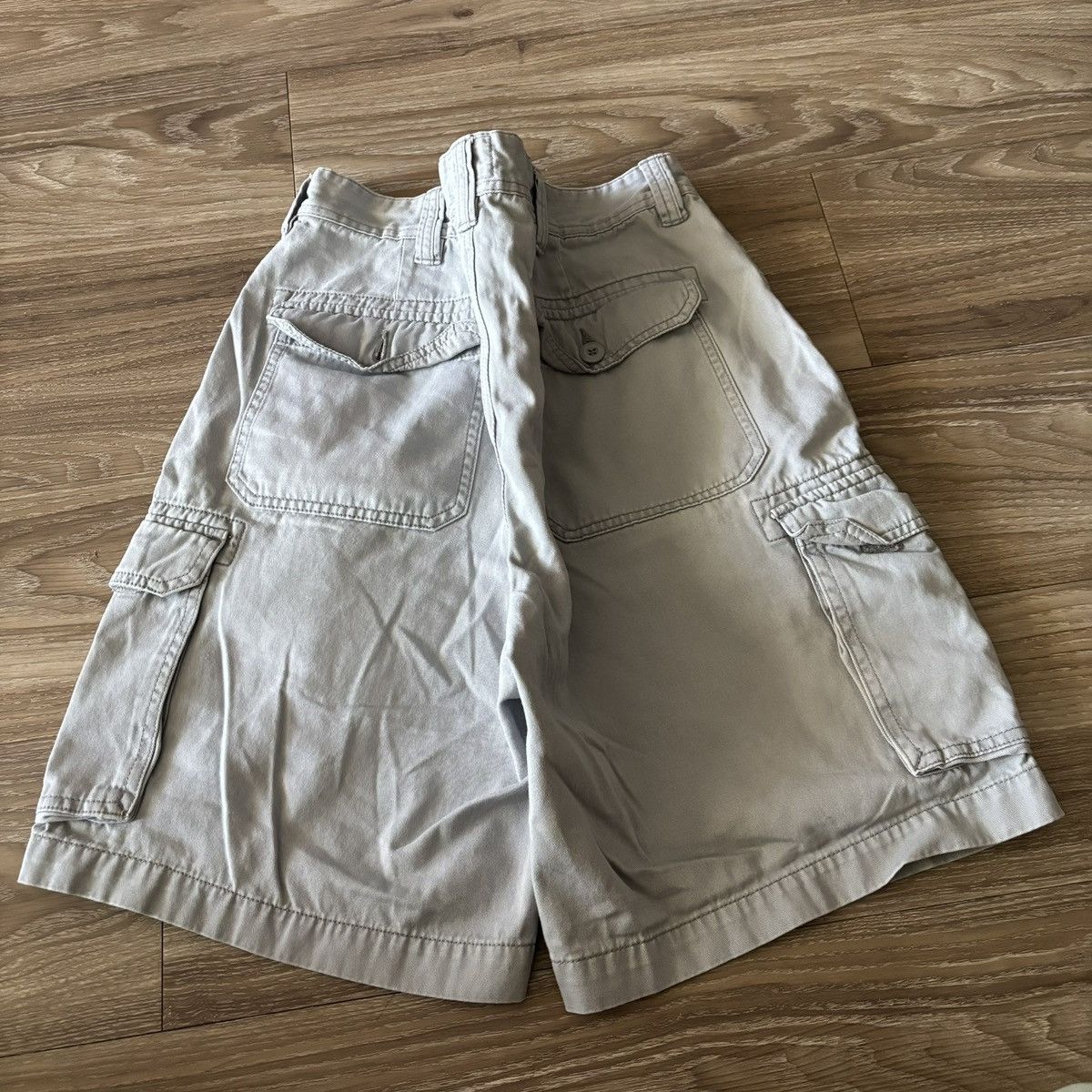 Vintage Crazy Vintage Y2K/2000s Grey Streetwear Skater Style Cargo Shorts! Size 36 Size US 35 - 5 Thumbnail