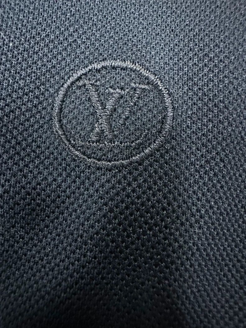 Louis Vuitton Louis Vuitton Solid Logo embroidered casual short-sleeved P Size US M / EU 48-50 / 2 - 3 Thumbnail