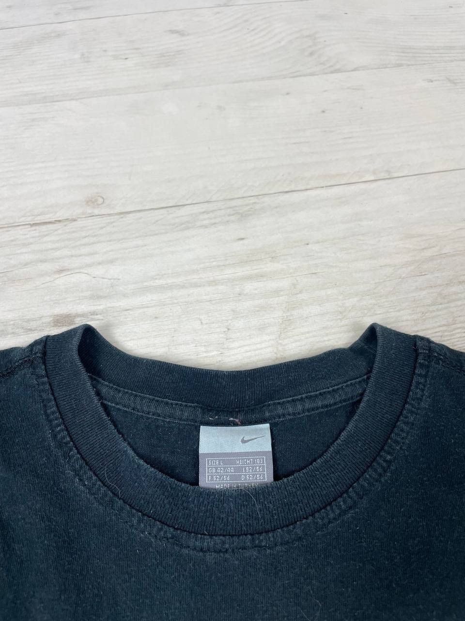Nike Vintage Nike Logo Swoosh 00s T Shirt Size US L / EU 52-54 / 3 - 6 Thumbnail