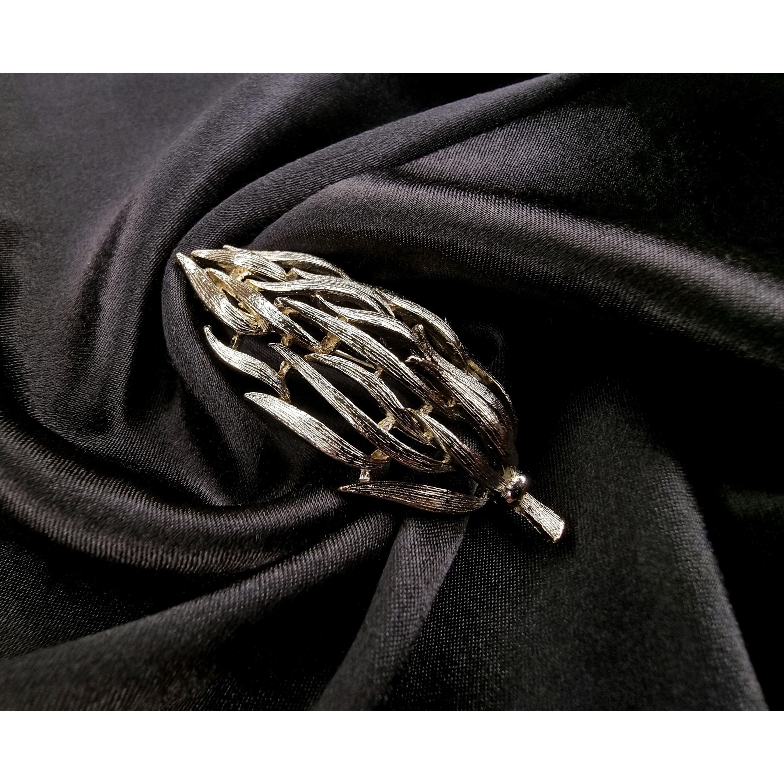 Vintage Vintage LISNER Signed Silver Tone Leaf Branch Brooch Pin Size ONE SIZE - 3 Thumbnail