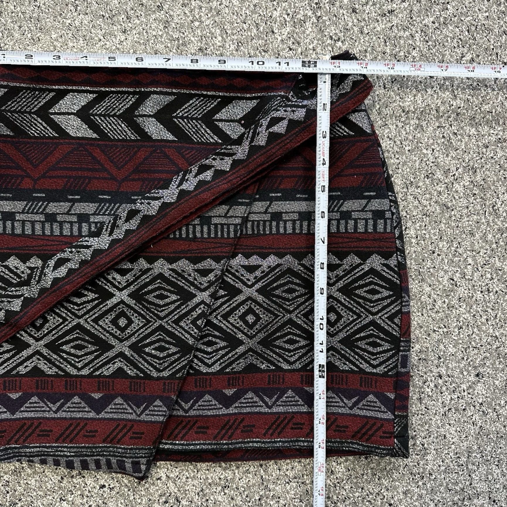 Express Express Skirt Womens 2 Red Aztec Jacquard Mini - Midi? (Note: Original title indicates "Mini" and "Aztec" pattern; no new info added) Size 26" / US 2 / IT 38 - 6 Thumbnail