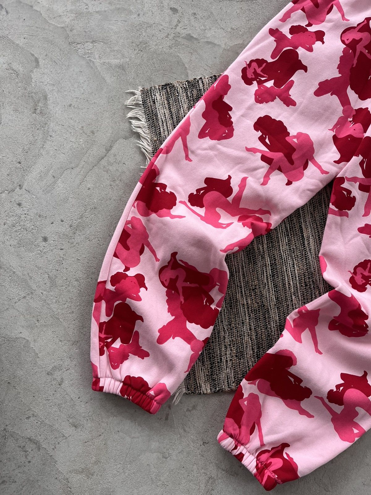Named Collective Hype Named Collective Unrealistic Pink camouflage Sweatpants Size US 32 / EU 48 - 13 Thumbnail