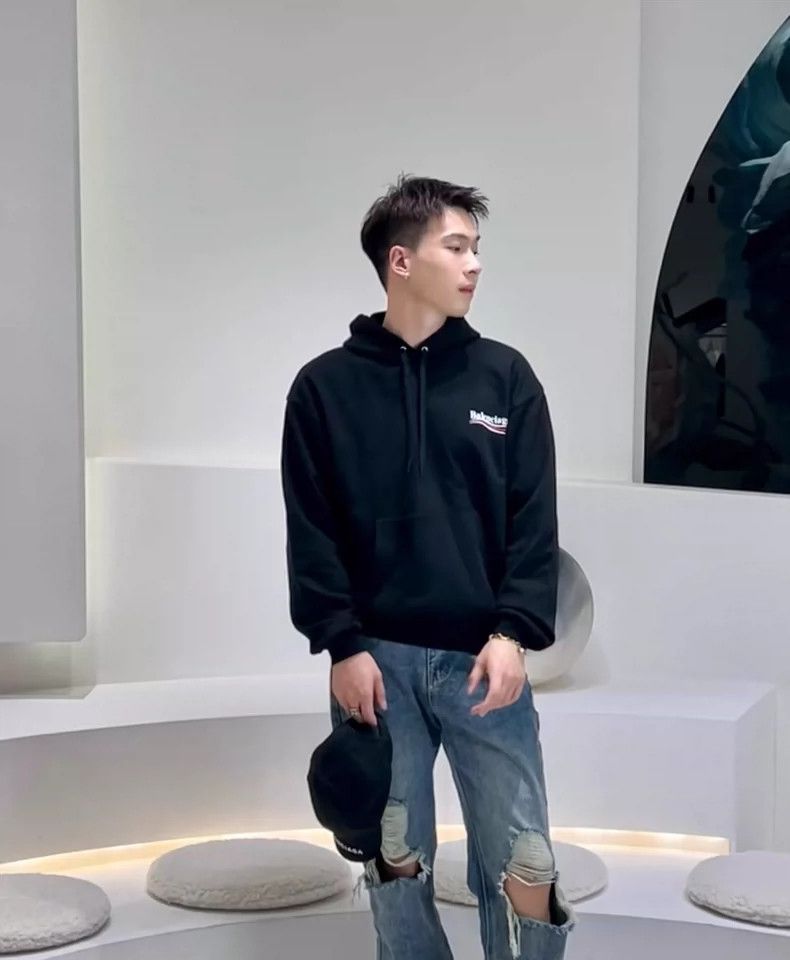 Balenciaga Balenciaga Black letter sea wave embroidered hooded sweate Size US XS / EU 42 / 0 - 7 Thumbnail