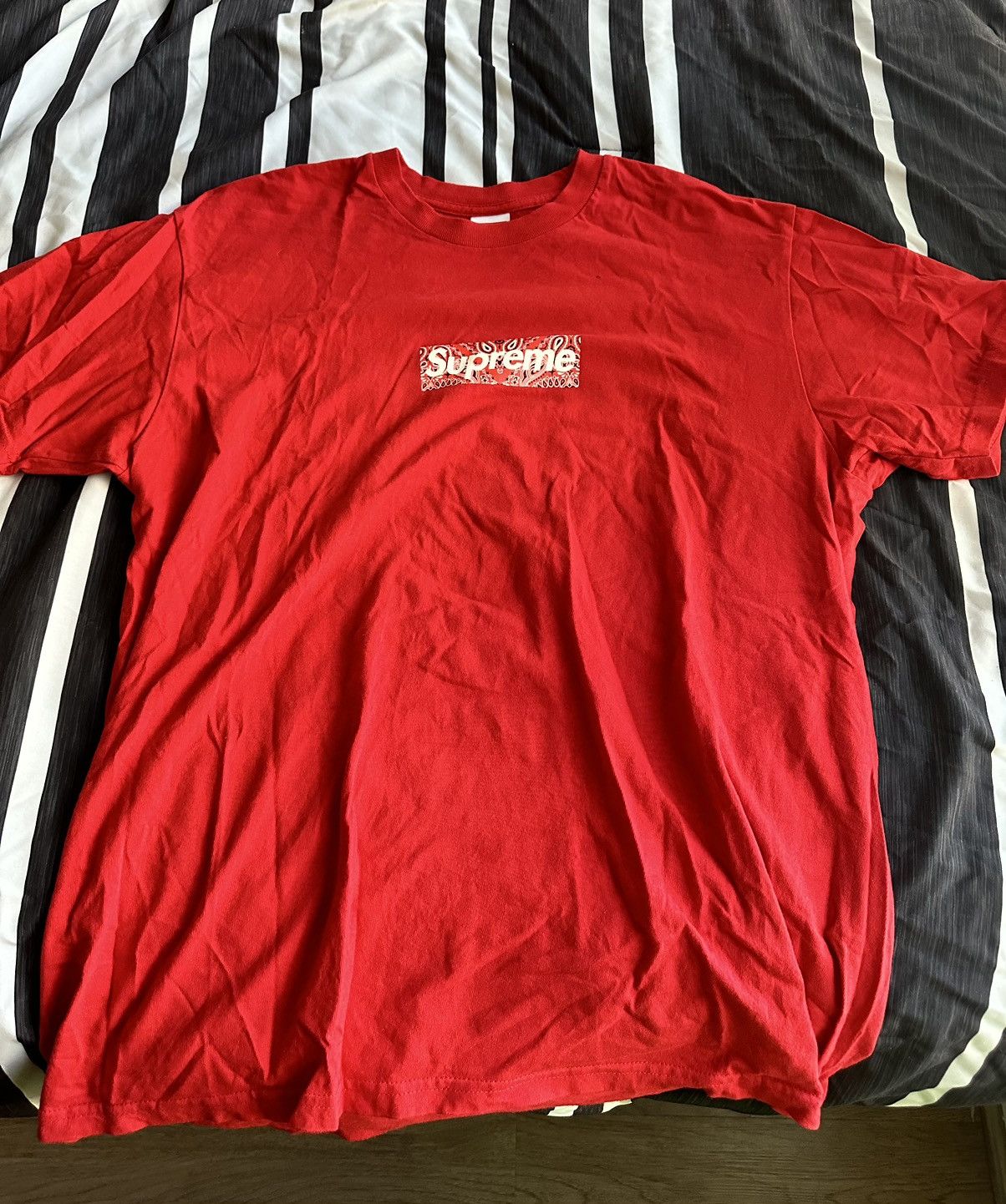 Supreme Bandana Box outlet Tee FW19 in Red