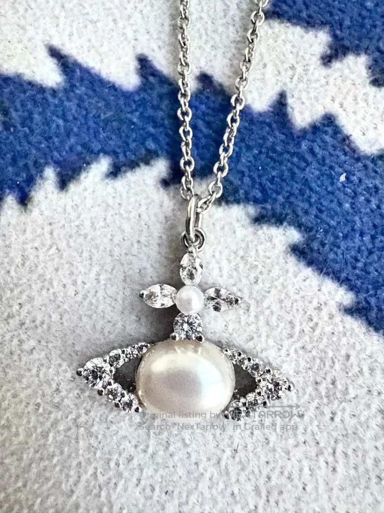 Vivienne Westwood Vivienne Westwood Vintage White Pearl Saturn Necklace Size ONE SIZE - 2 Thumbnail
