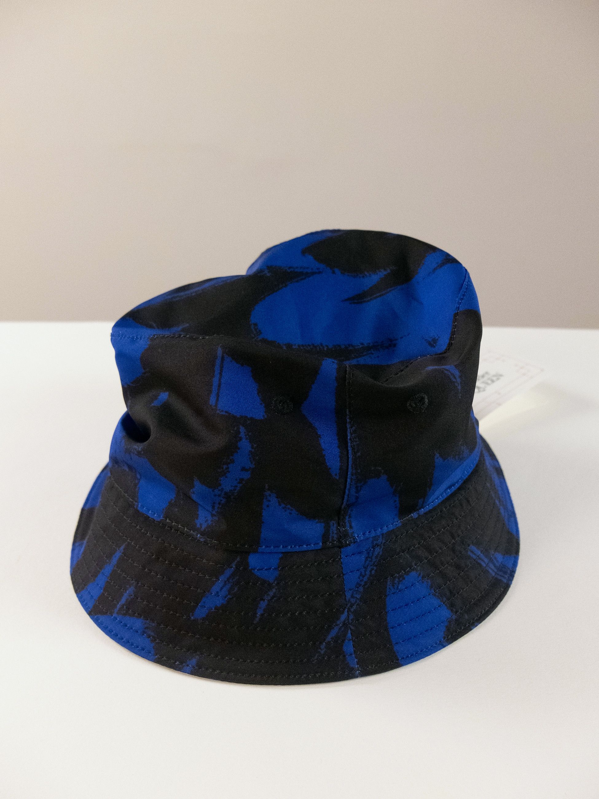 Alexander McQueen ALEXANDER MCQUEEN blue black graffiti print bucket hat M q Size ONE SIZE - 8 Thumbnail