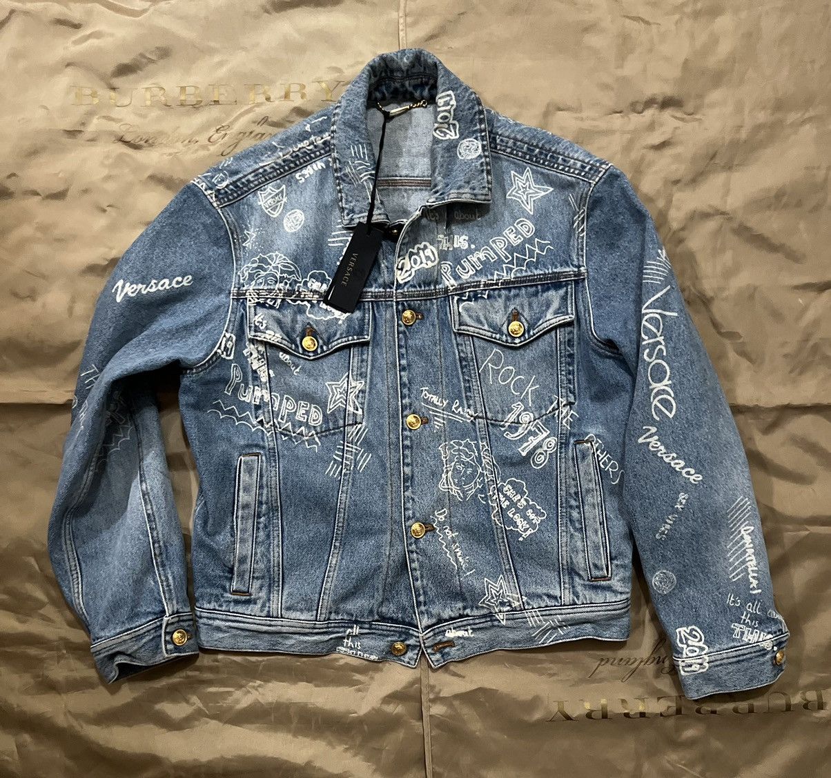Versace Versace LOVE FROM DONATELLA PRINT DENIM JACKET size 46 $3200 Size US S / EU 44-46 / 1 - 1 Thumbnail