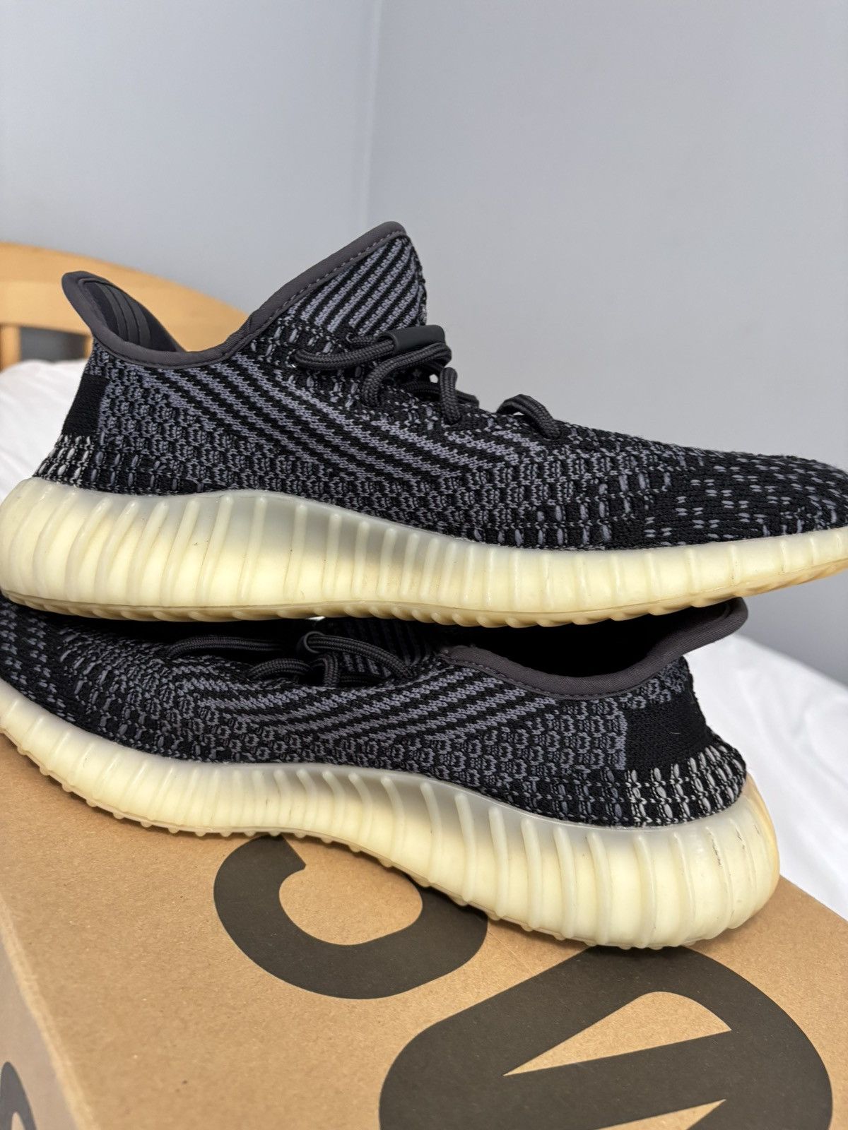 Yeezy Yeezy Boost 350 Carbon Size US 9 / EU 42 - 9 Thumbnail