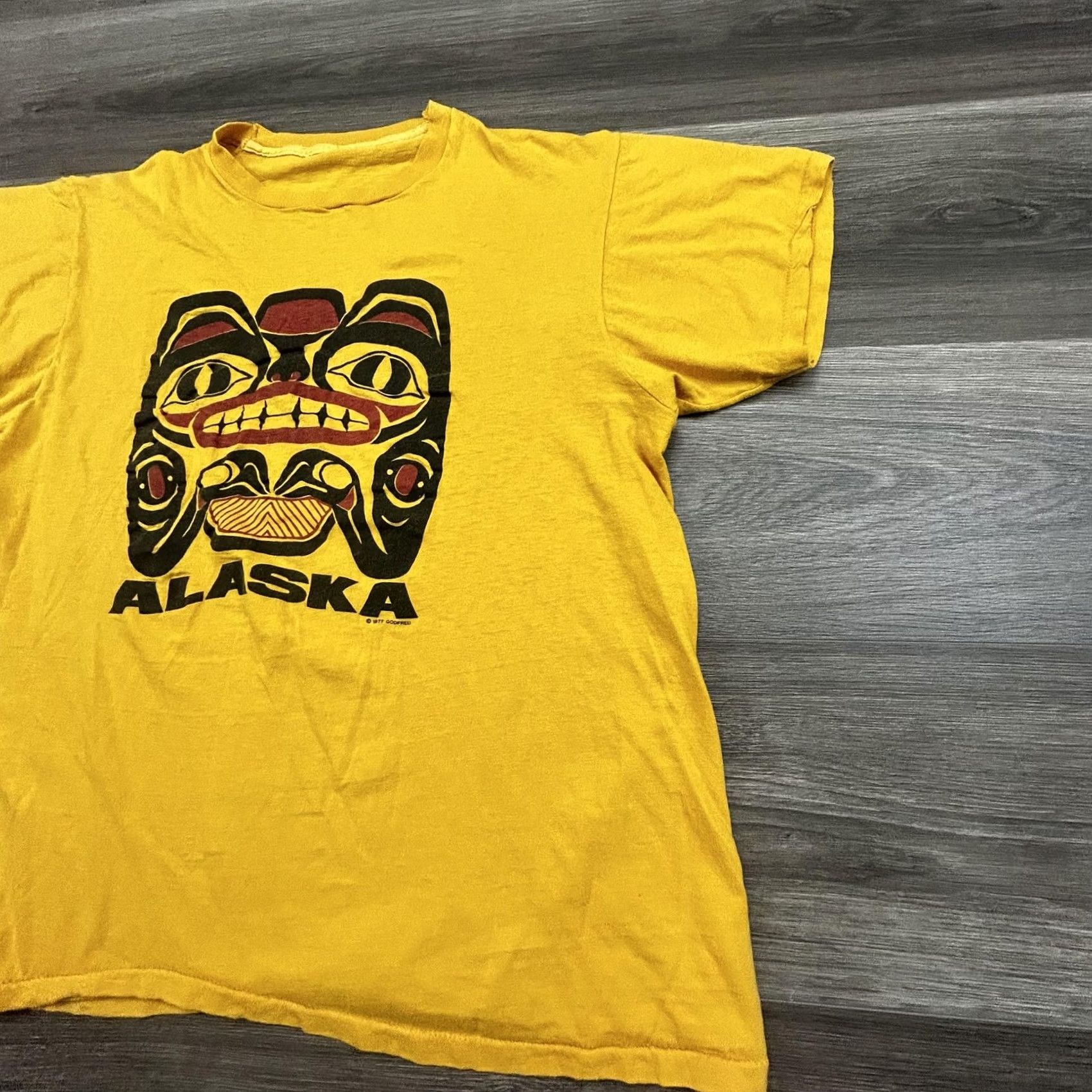 Vintage True Vintage Alaska Totem Shirt Mens Medium Yellow Single Stitch Made in USA Size US L / EU 52-54 / 3 - 4 Thumbnail