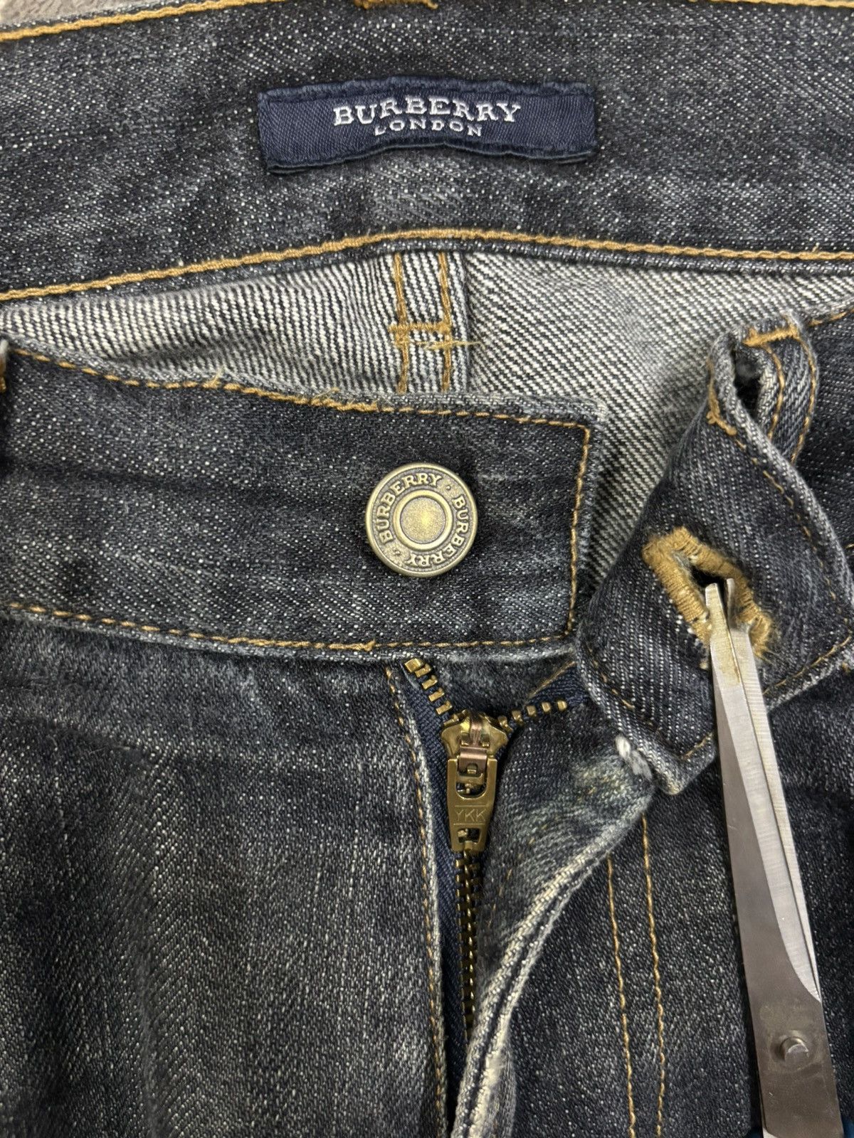 Burberry Vintage Burberry London NovaCheck Loose Fit Distressed Jeans Size US 34 / EU 50 - 18 Thumbnail