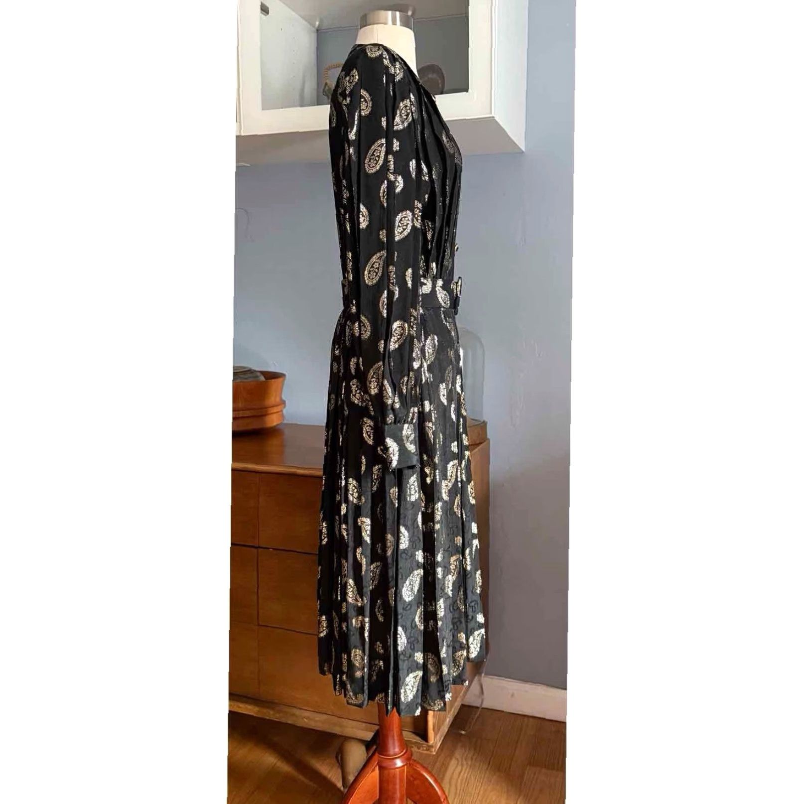 Vintage VINTAGE Adele Simpson Black Gold Paisley Button Midi Dress Pleated M Shirt Dress 70s Womens, Adult Medium Size M / US 6-8 / IT 42-44 - 5 Thumbnail