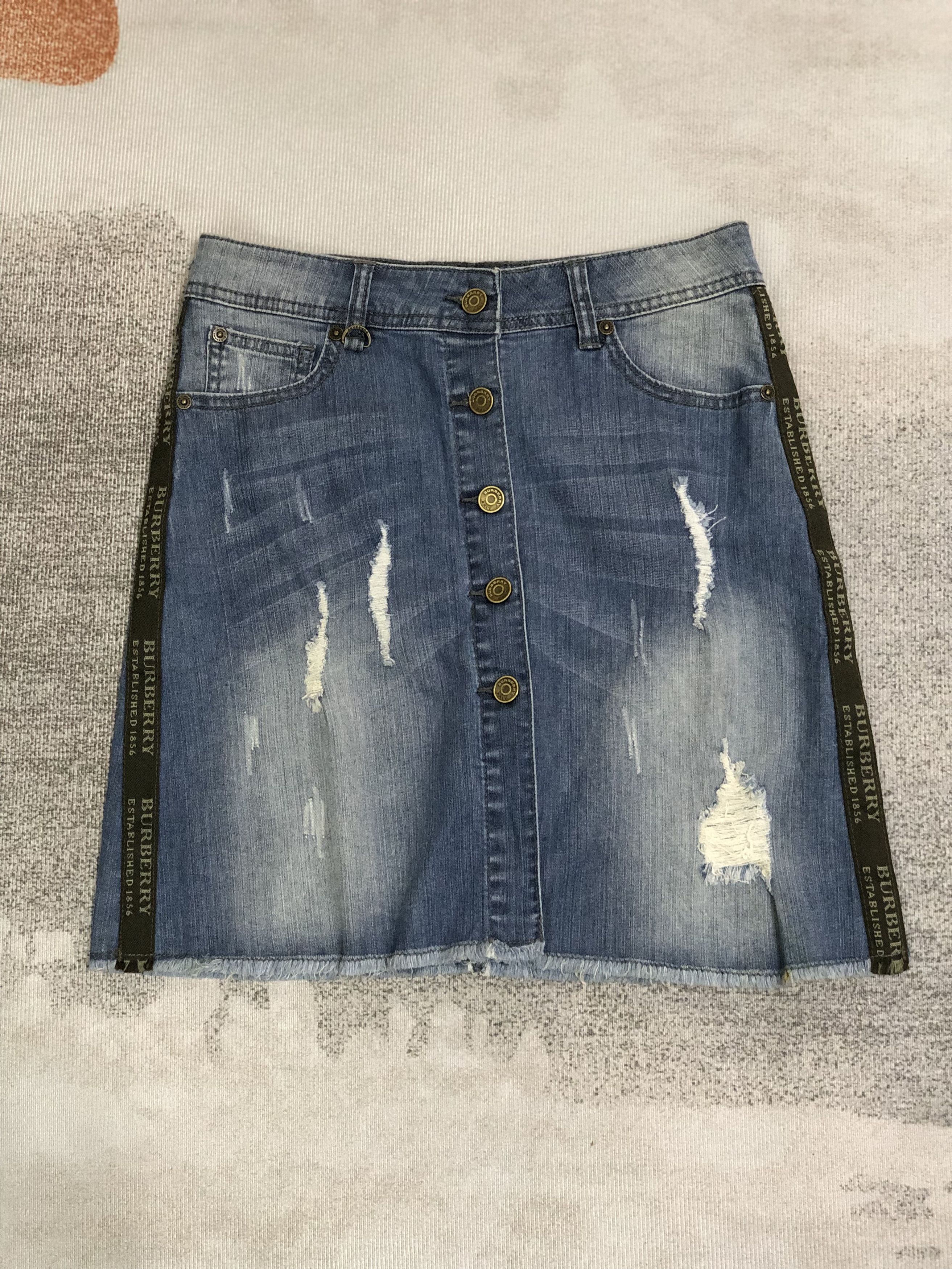 Burberry Burberry brit distressed mini skirt Size 26" / US 2 / IT 38 - 2 Thumbnail