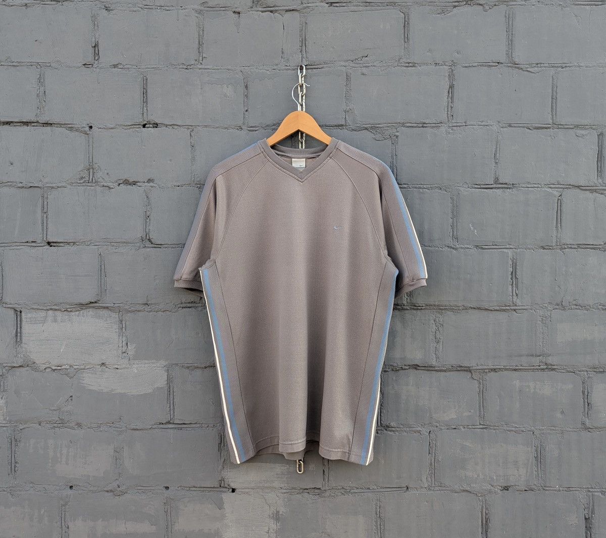 Nike Nike Jersey T-Shirt Embroidered Logo Vintage Grey Blockcore Size US L / EU 52-54 / 3 - 1 Thumbnail