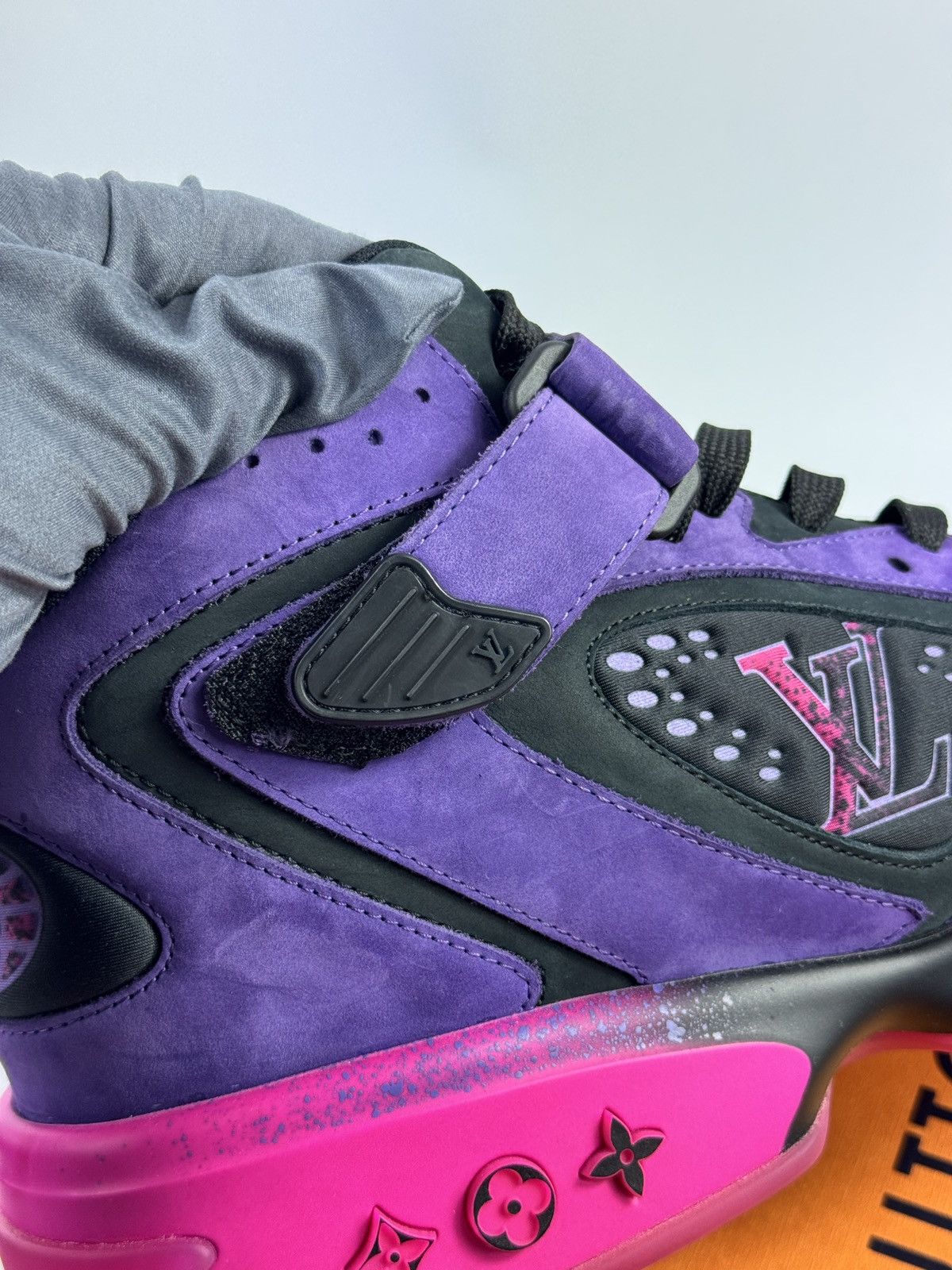 Louis Vuitton x VIRGIL ABLOH BASKETBALL LV 2 SNEAKERS Size US 10 / EU 43 - 7 Thumbnail