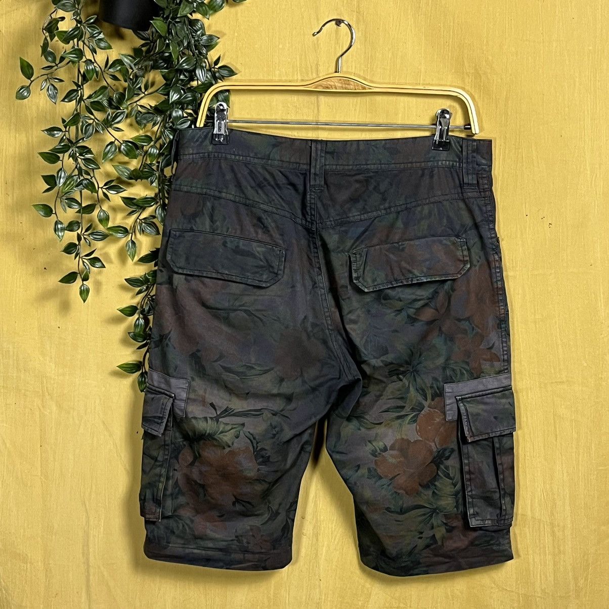 Japanese Brand JapaneseBrand Lyric cargo Short pant Size US 33 - 2 Thumbnail