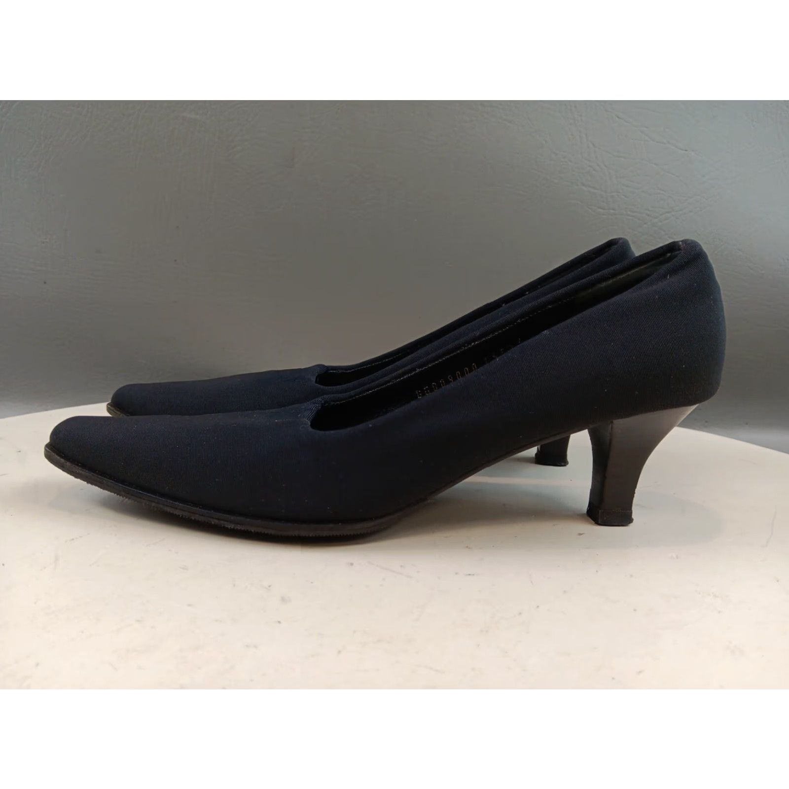 Salvatore Ferragamo VINTAGE Salvatore Ferragamo Pumps SHOE Women US8 Black Textured Fabric Block Heel Almond Toe Slip On Lightly Worn Size US 8 / IT 38 - 5 Thumbnail