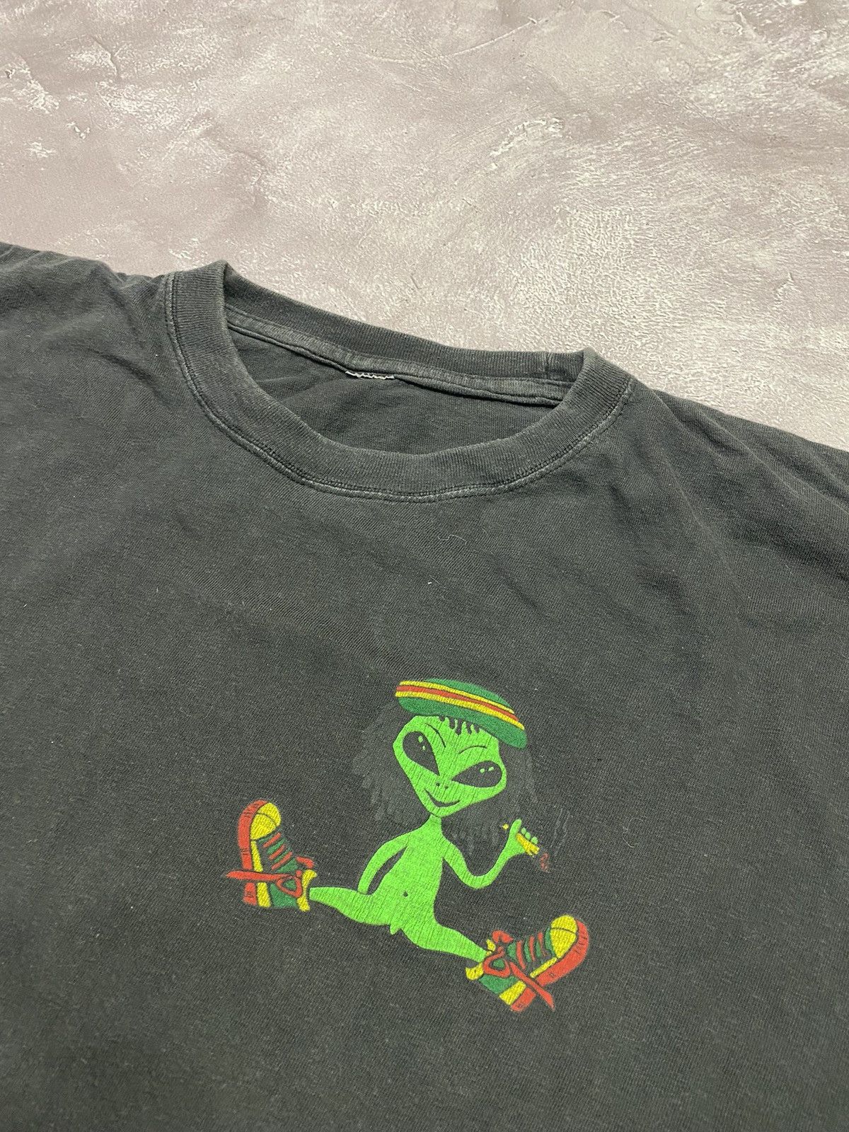 Vintage 90s Vintage Rasta Alien Faded Weed Y2K Tee Single Stitch Size US L / EU 52-54 / 3 - 4 Thumbnail